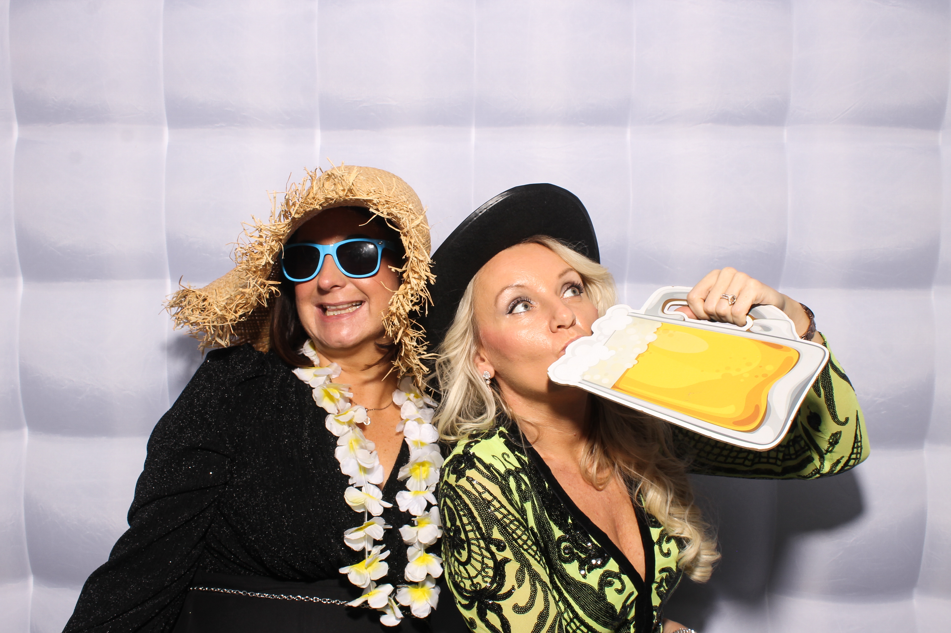 Mariah & Gary | View more photos from the event at gallery.snapmagic.ie/u/SnapMagic/Mariah-Gary