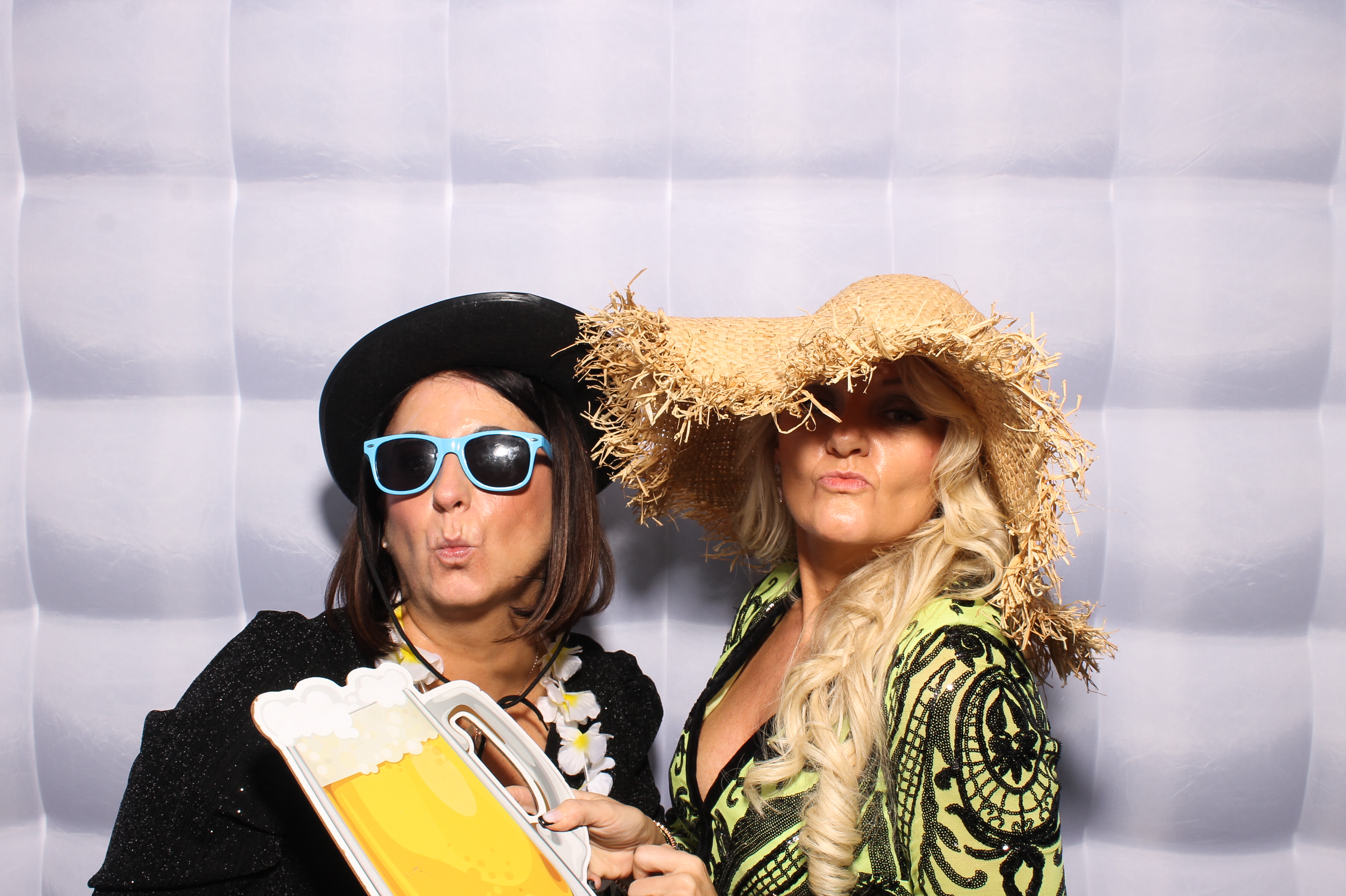 Mariah & Gary | View more photos from the event at gallery.snapmagic.ie/u/SnapMagic/Mariah-Gary