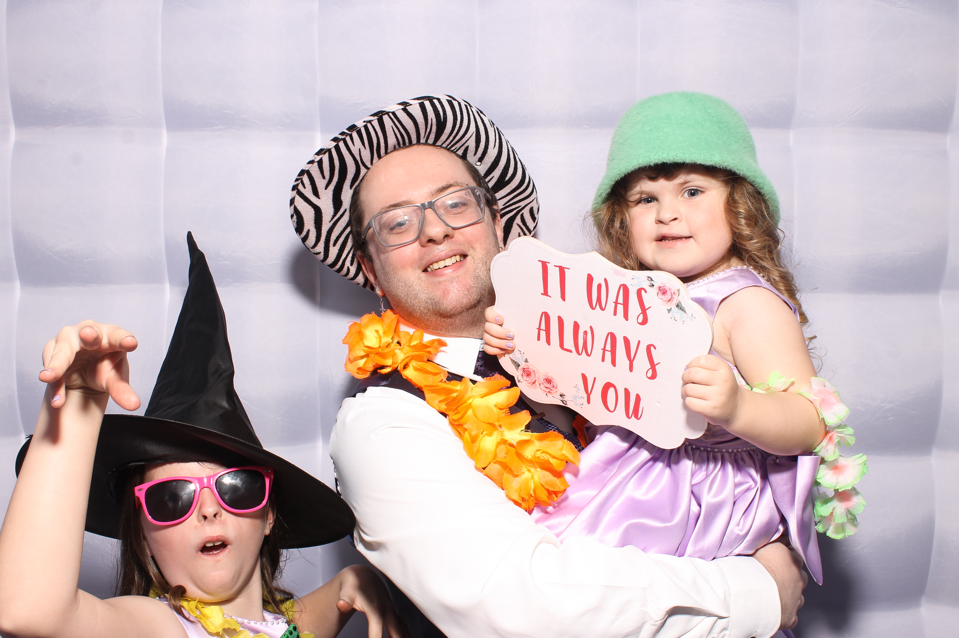 Mariah & Gary | View more photos from the event at gallery.snapmagic.ie/u/SnapMagic/Mariah-Gary