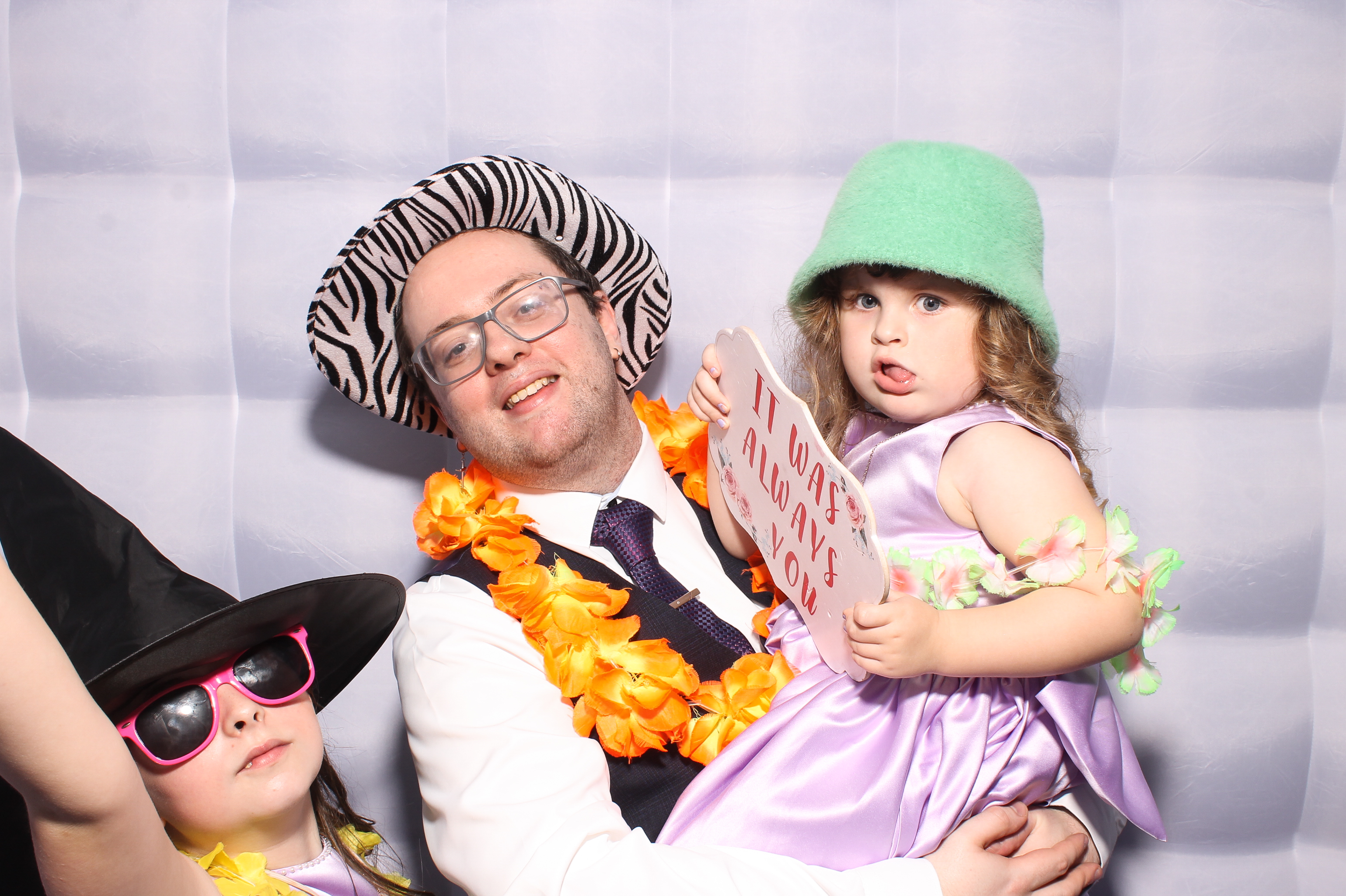 Mariah & Gary | View more photos from the event at gallery.snapmagic.ie/u/SnapMagic/Mariah-Gary