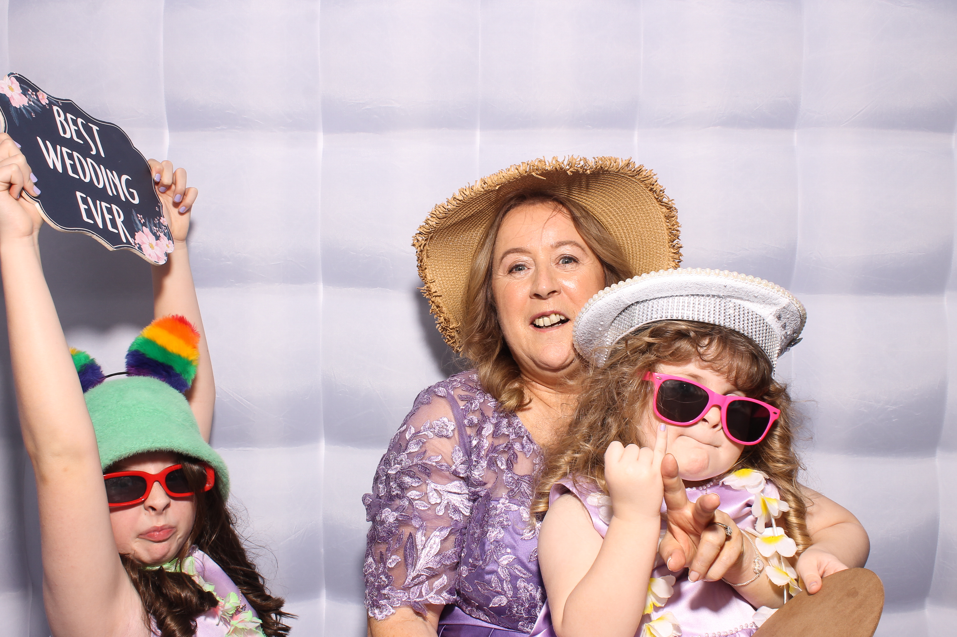 Mariah & Gary | View more photos from the event at gallery.snapmagic.ie/u/SnapMagic/Mariah-Gary