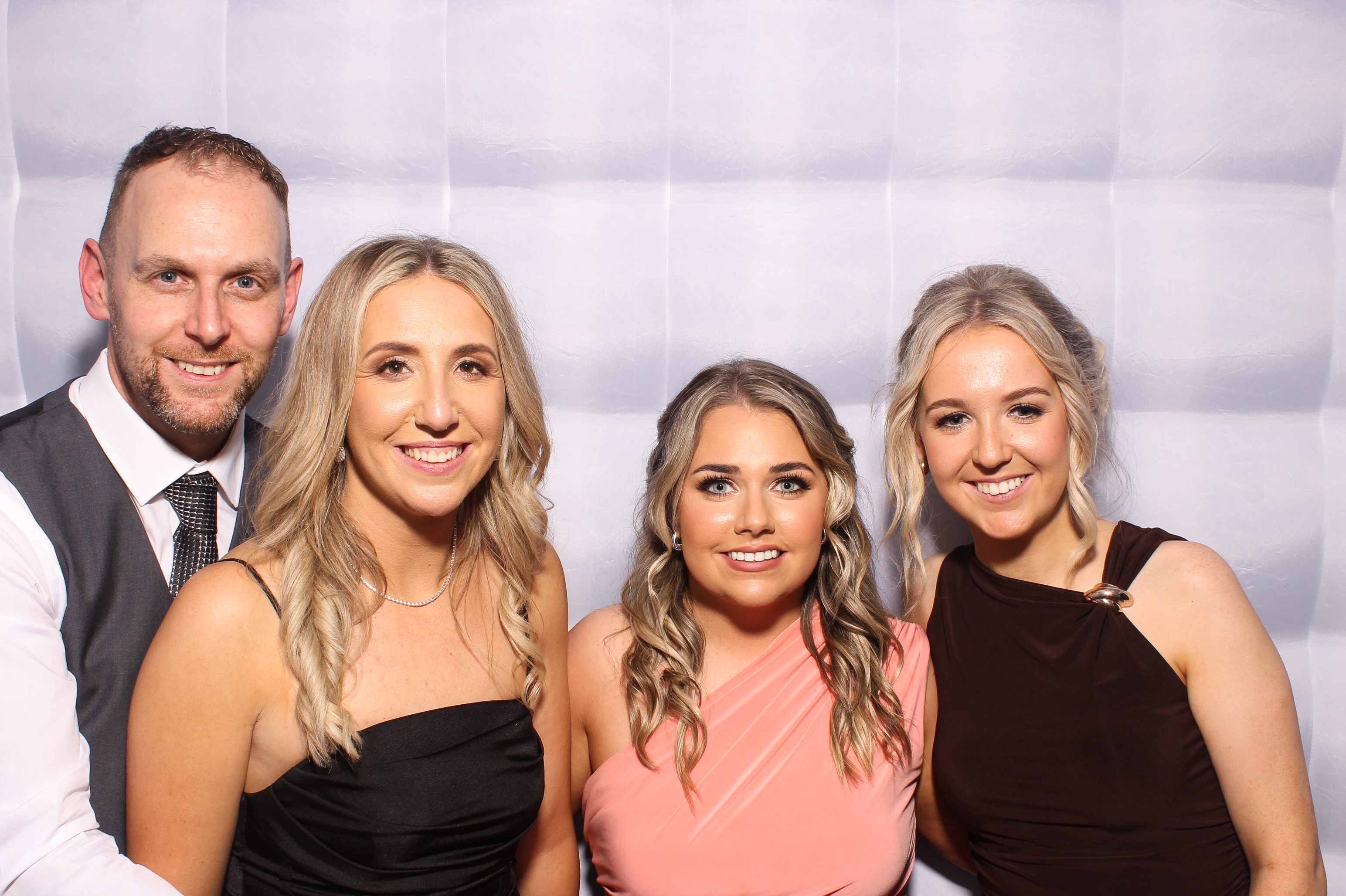 Mariah & Gary | View more photos from the event at gallery.snapmagic.ie/u/SnapMagic/Mariah-Gary