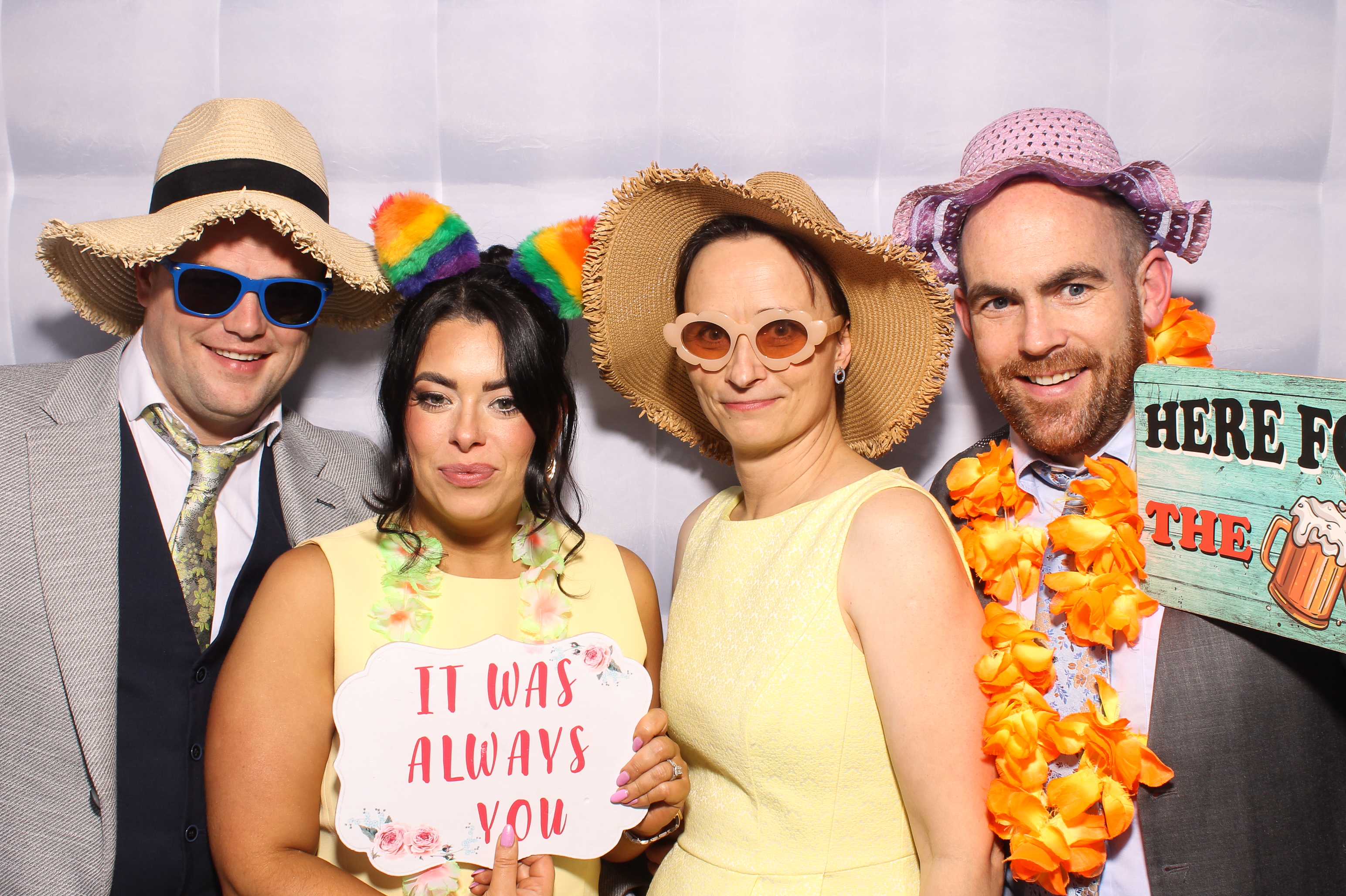 Mariah & Gary | View more photos from the event at gallery.snapmagic.ie/u/SnapMagic/Mariah-Gary