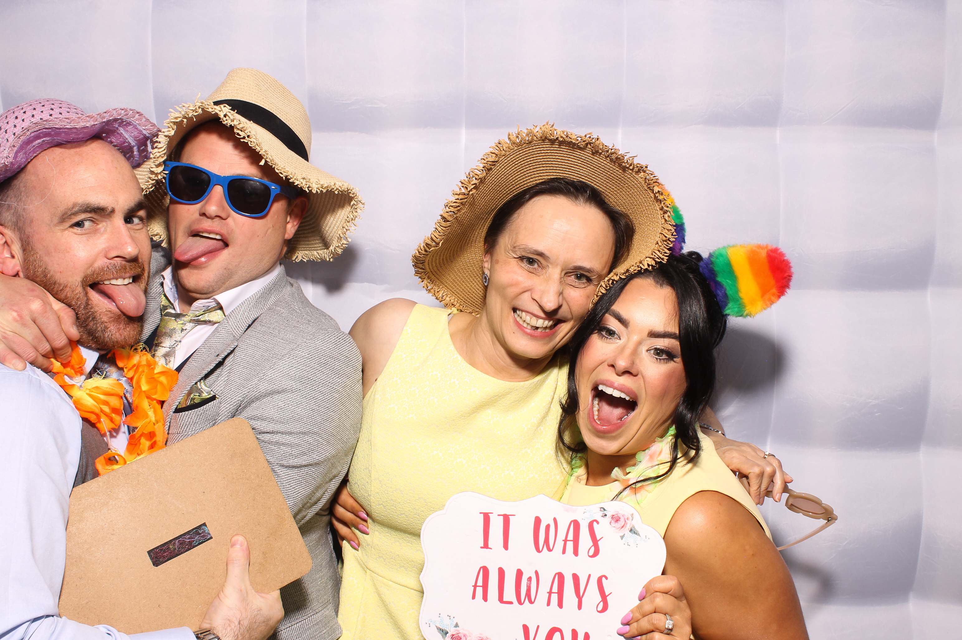 Mariah & Gary | View more photos from the event at gallery.snapmagic.ie/u/SnapMagic/Mariah-Gary