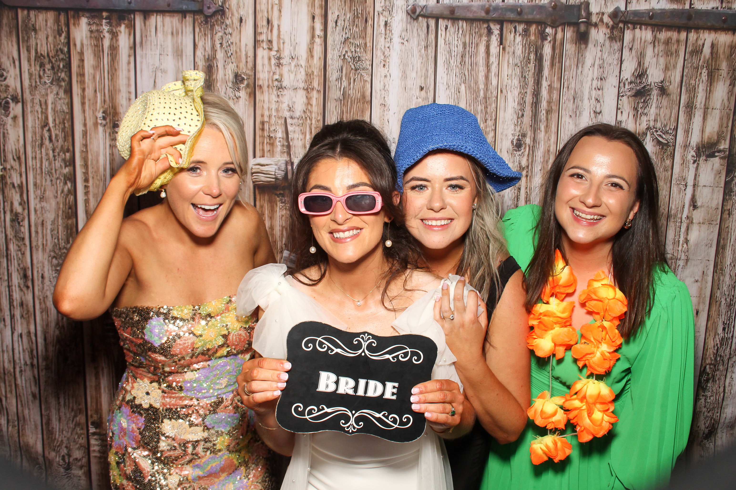 Naomi & Cian | View more photos from the event at gallery.snapmagic.ie/u/SnapMagic/Naomi-Cian