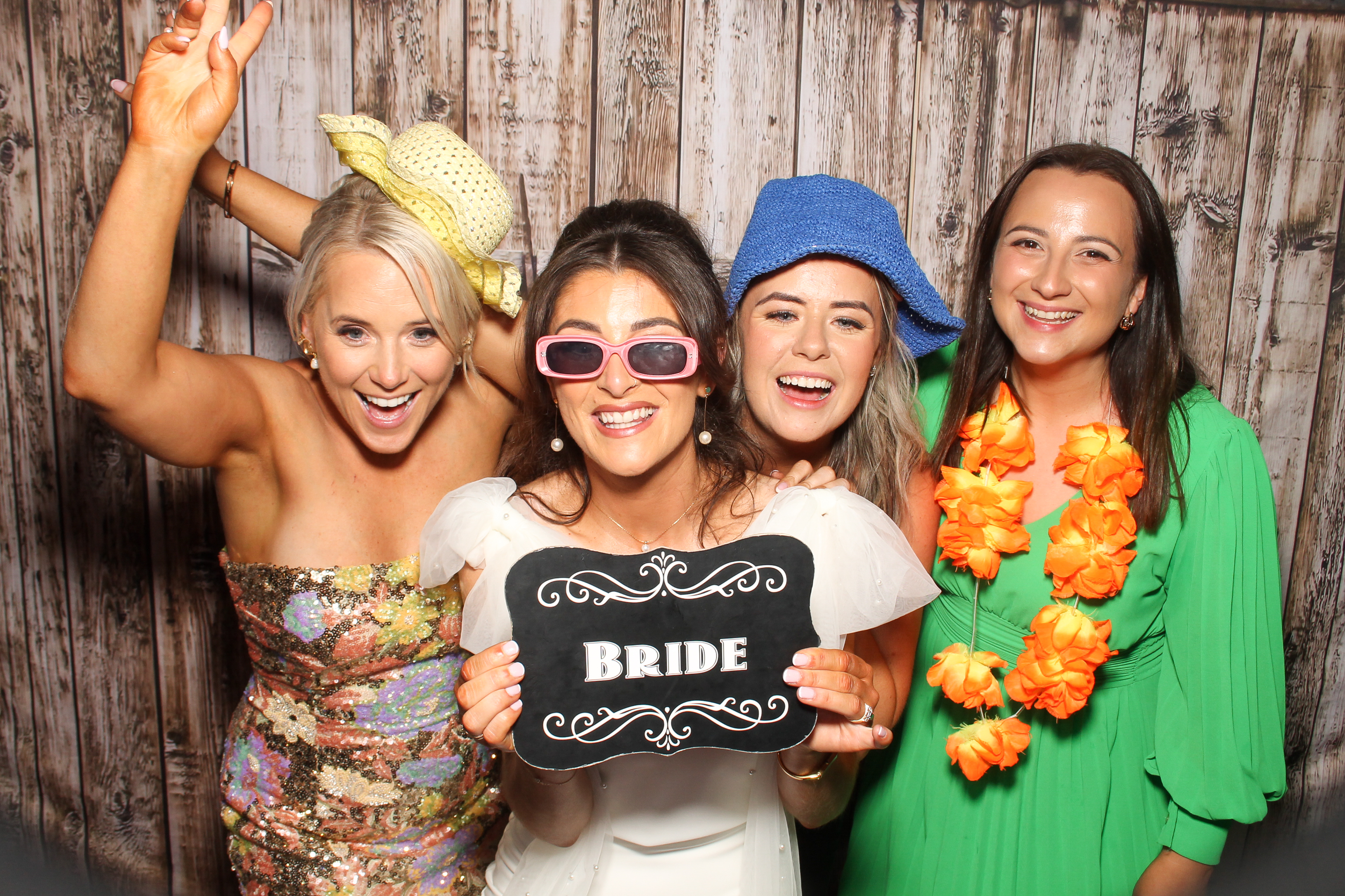 Naomi & Cian | View more photos from the event at gallery.snapmagic.ie/u/SnapMagic/Naomi-Cian