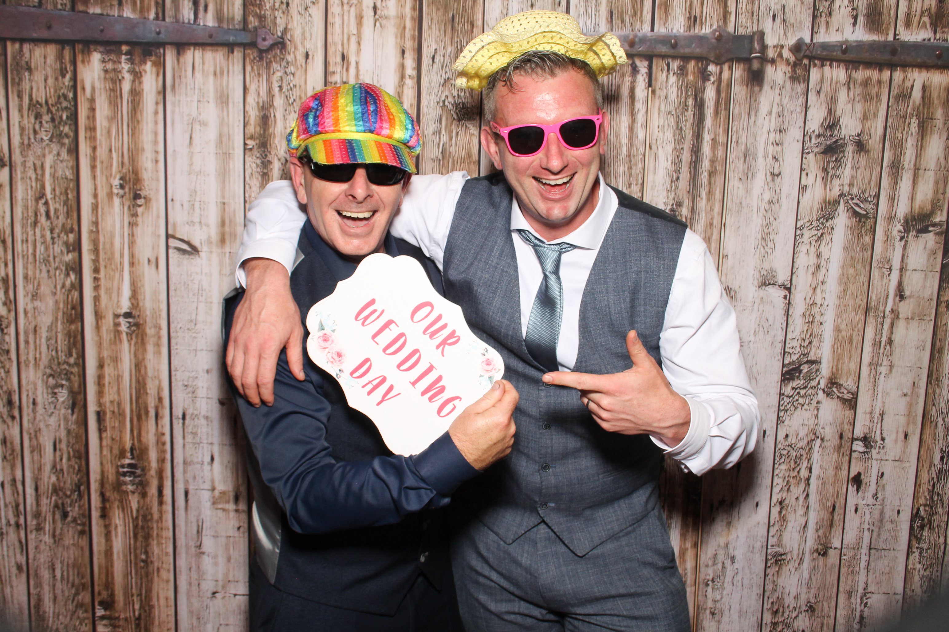 Naomi & Cian | View more photos from the event at gallery.snapmagic.ie/u/SnapMagic/Naomi-Cian