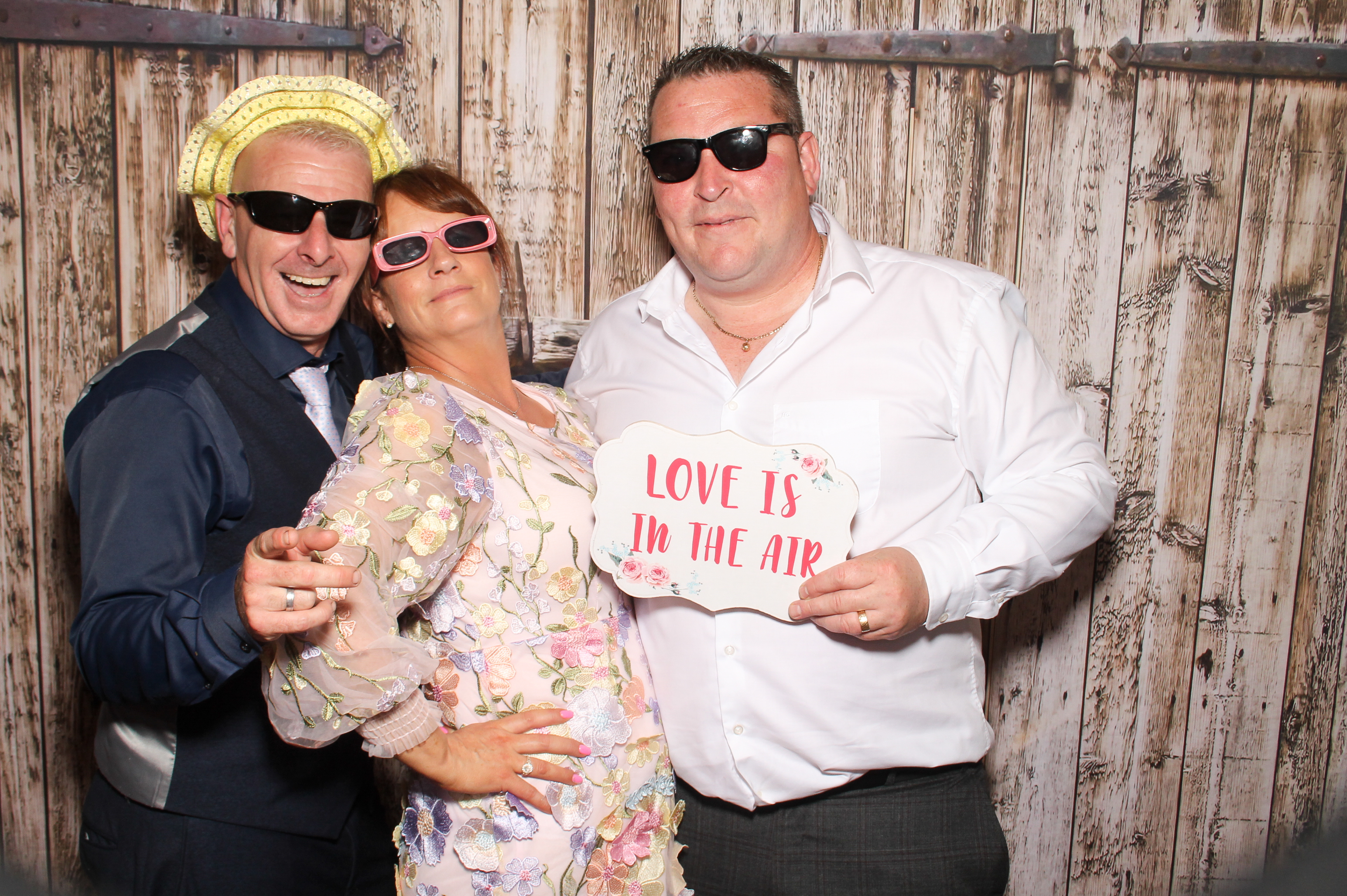 Naomi & Cian | View more photos from the event at gallery.snapmagic.ie/u/SnapMagic/Naomi-Cian