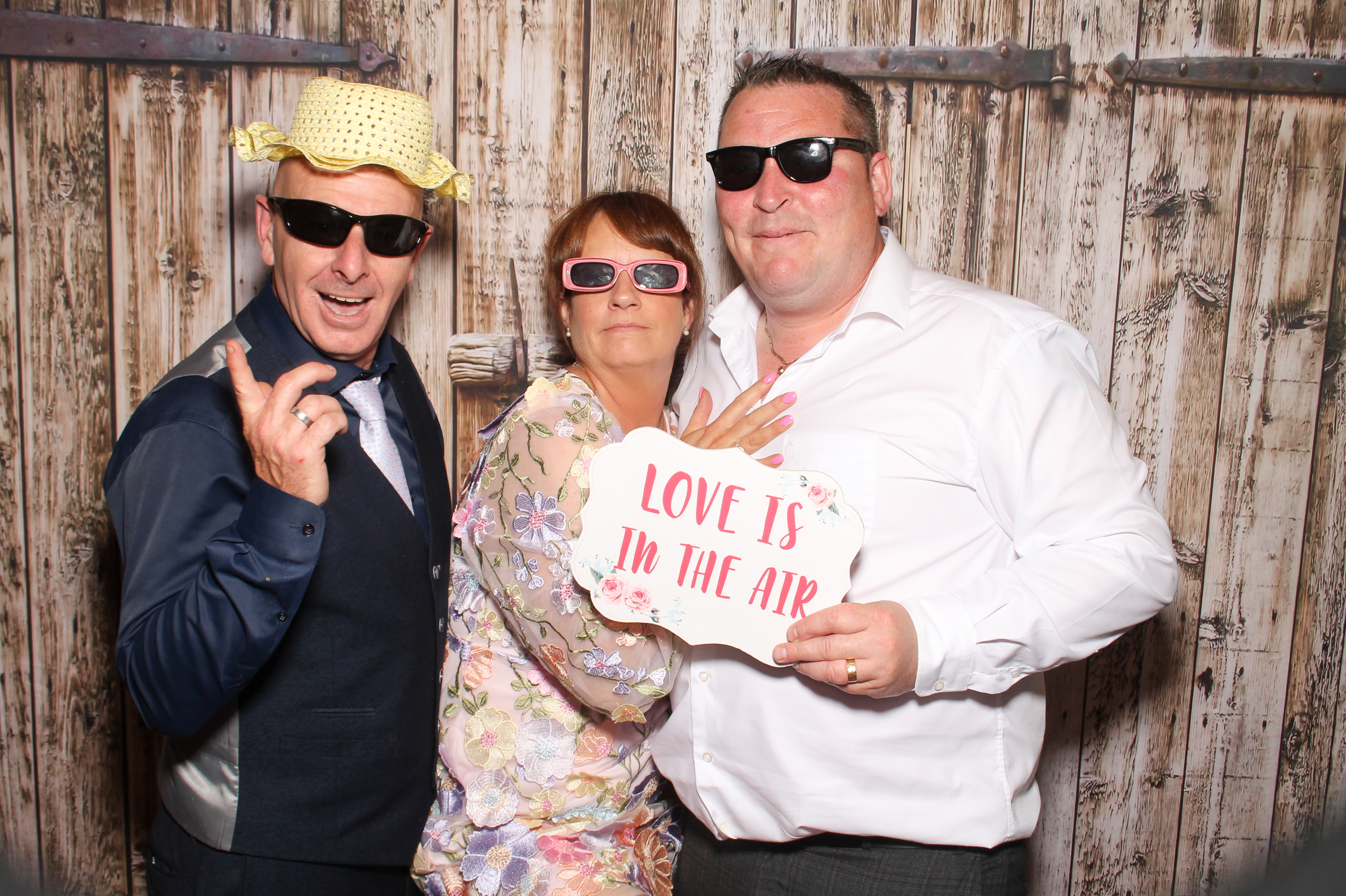 Naomi & Cian | View more photos from the event at gallery.snapmagic.ie/u/SnapMagic/Naomi-Cian