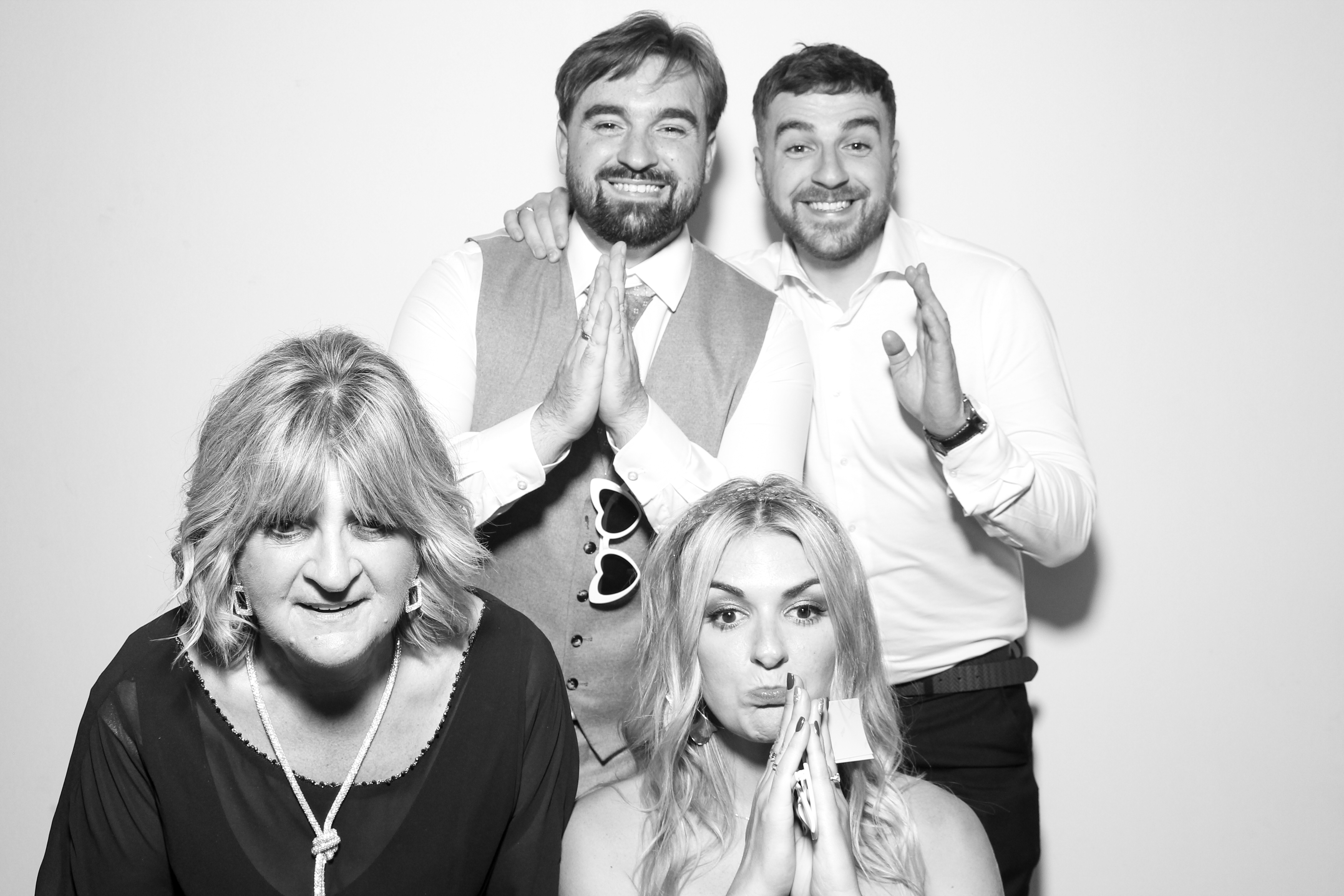 Nicola & Gary | View more photos from the event at gallery.snapmagic.ie/u/SnapMagic/Nicola-Gary