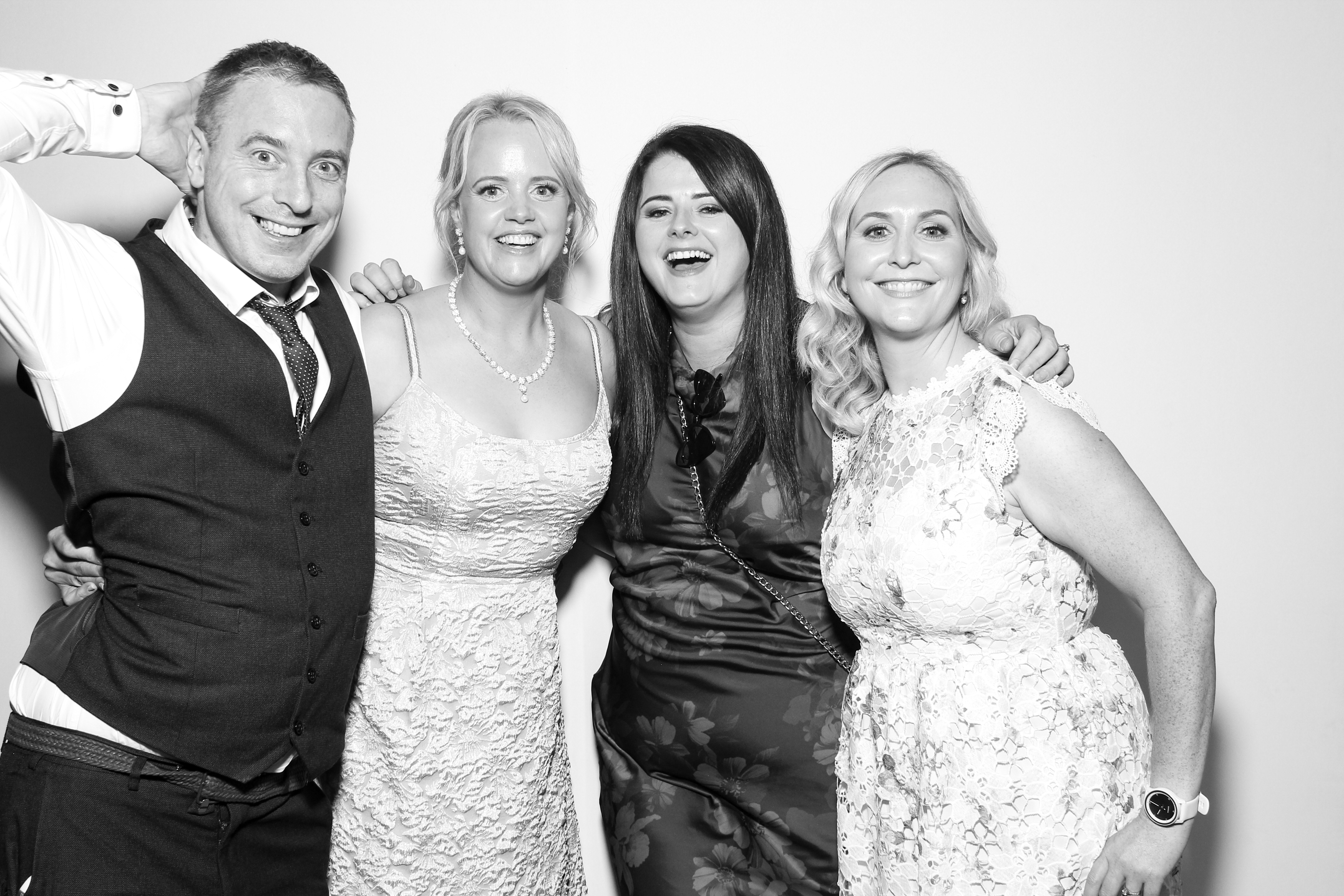 Nicola & Gary | View more photos from the event at gallery.snapmagic.ie/u/SnapMagic/Nicola-Gary