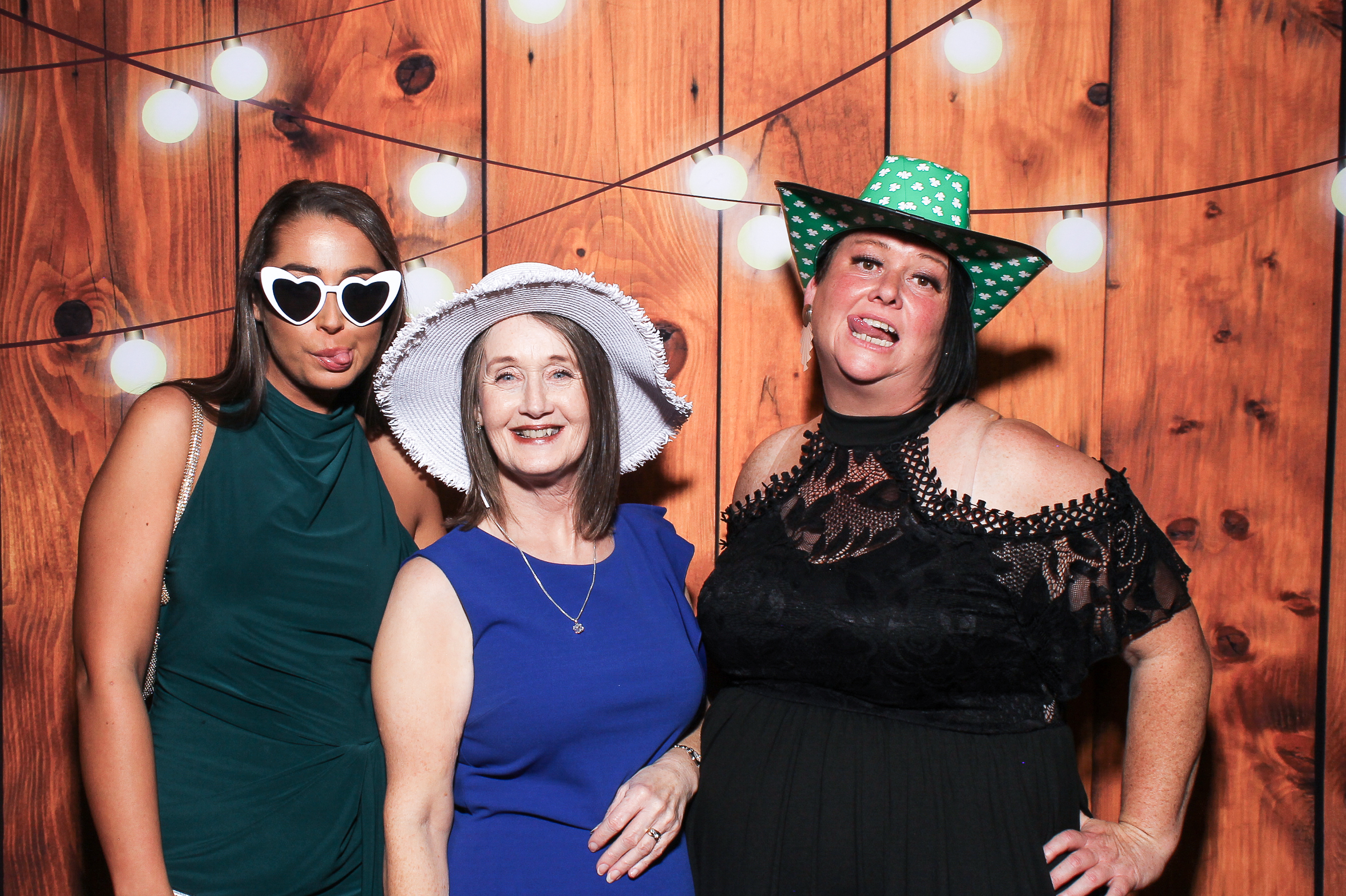 Pauline & Evan | View more photos from the event at gallery.snapmagic.ie/u/SnapMagic/Pauline-Evan