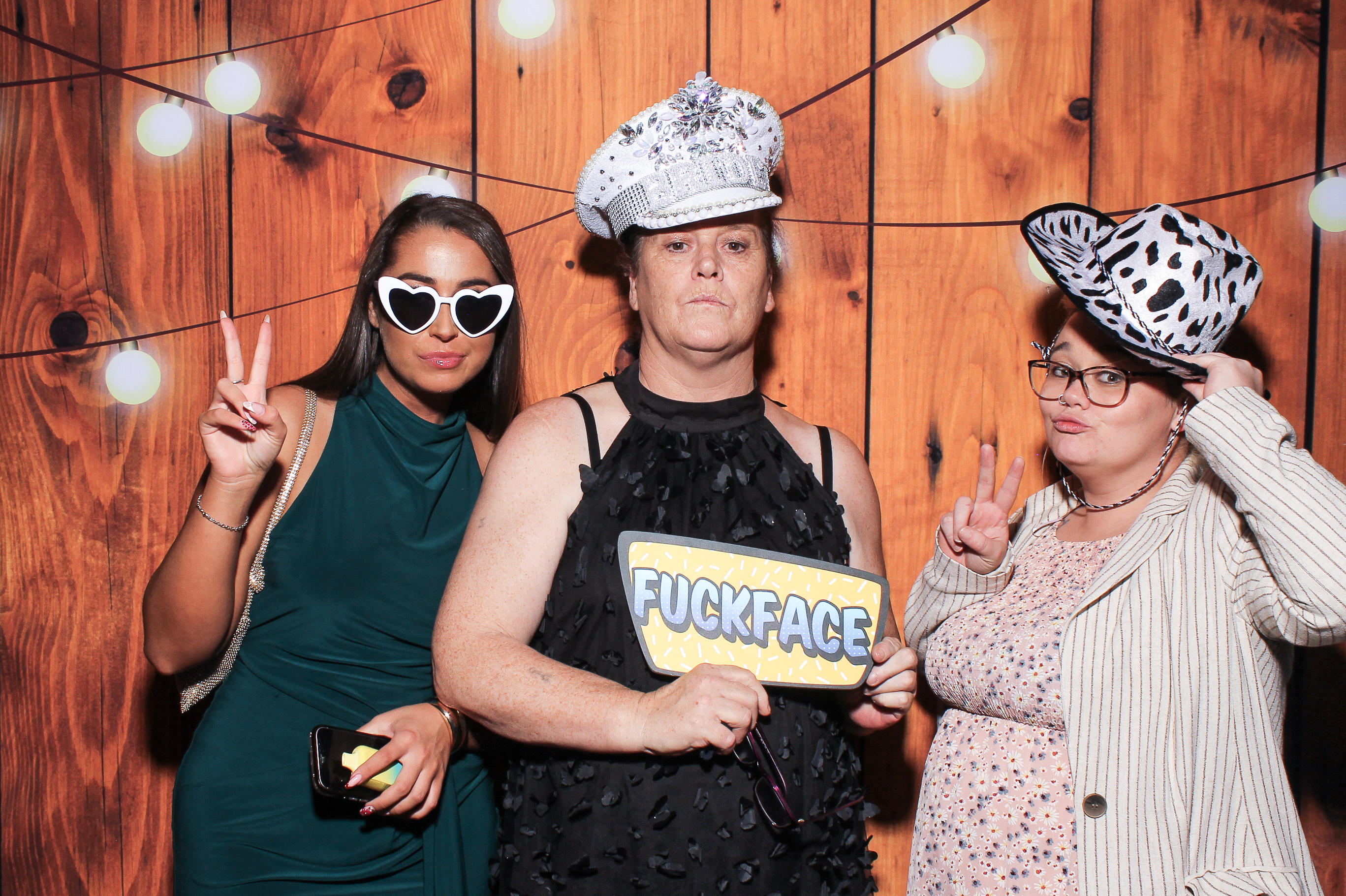 Pauline & Evan | View more photos from the event at gallery.snapmagic.ie/u/SnapMagic/Pauline-Evan