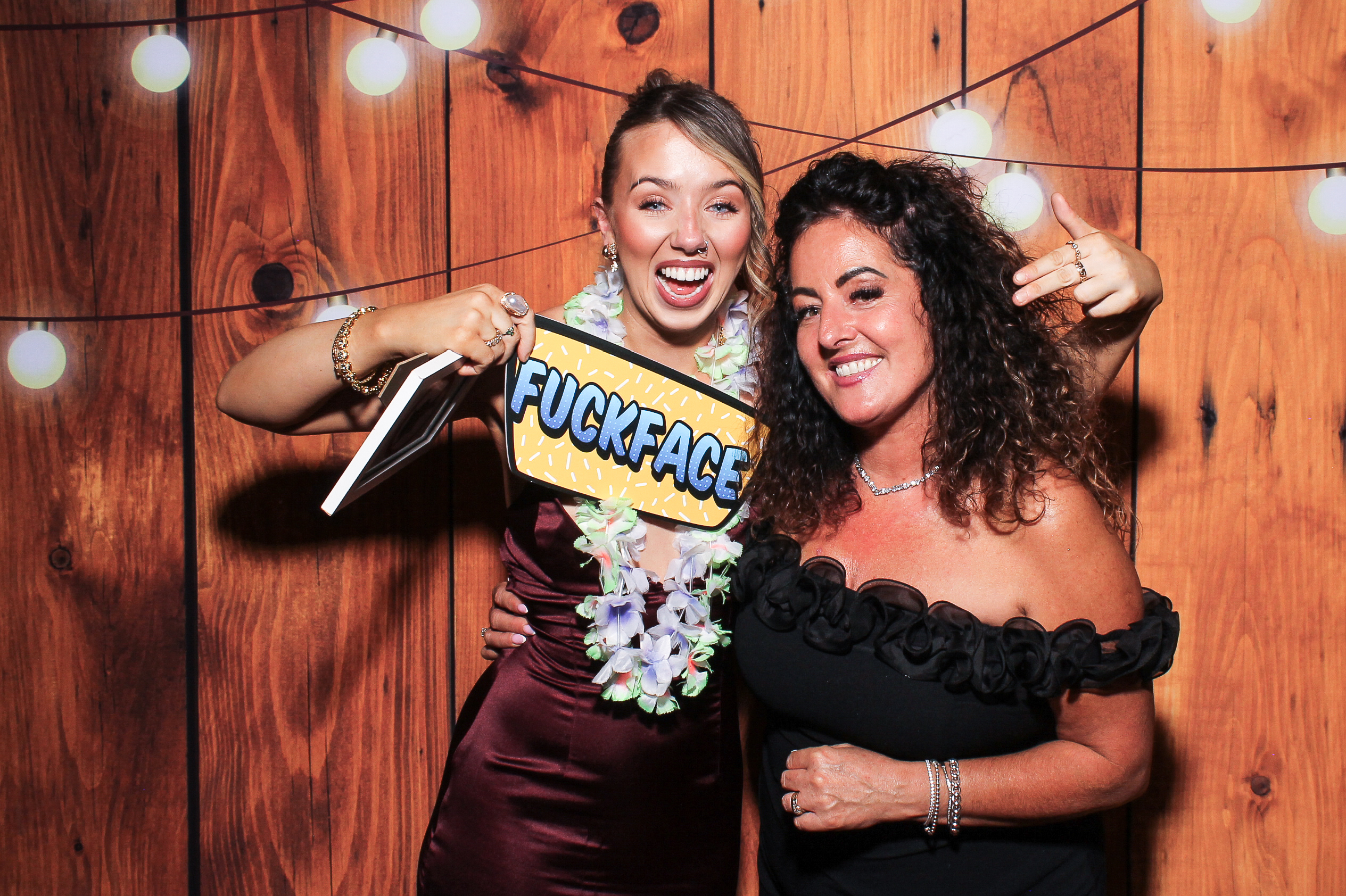 Pauline & Evan | View more photos from the event at gallery.snapmagic.ie/u/SnapMagic/Pauline-Evan