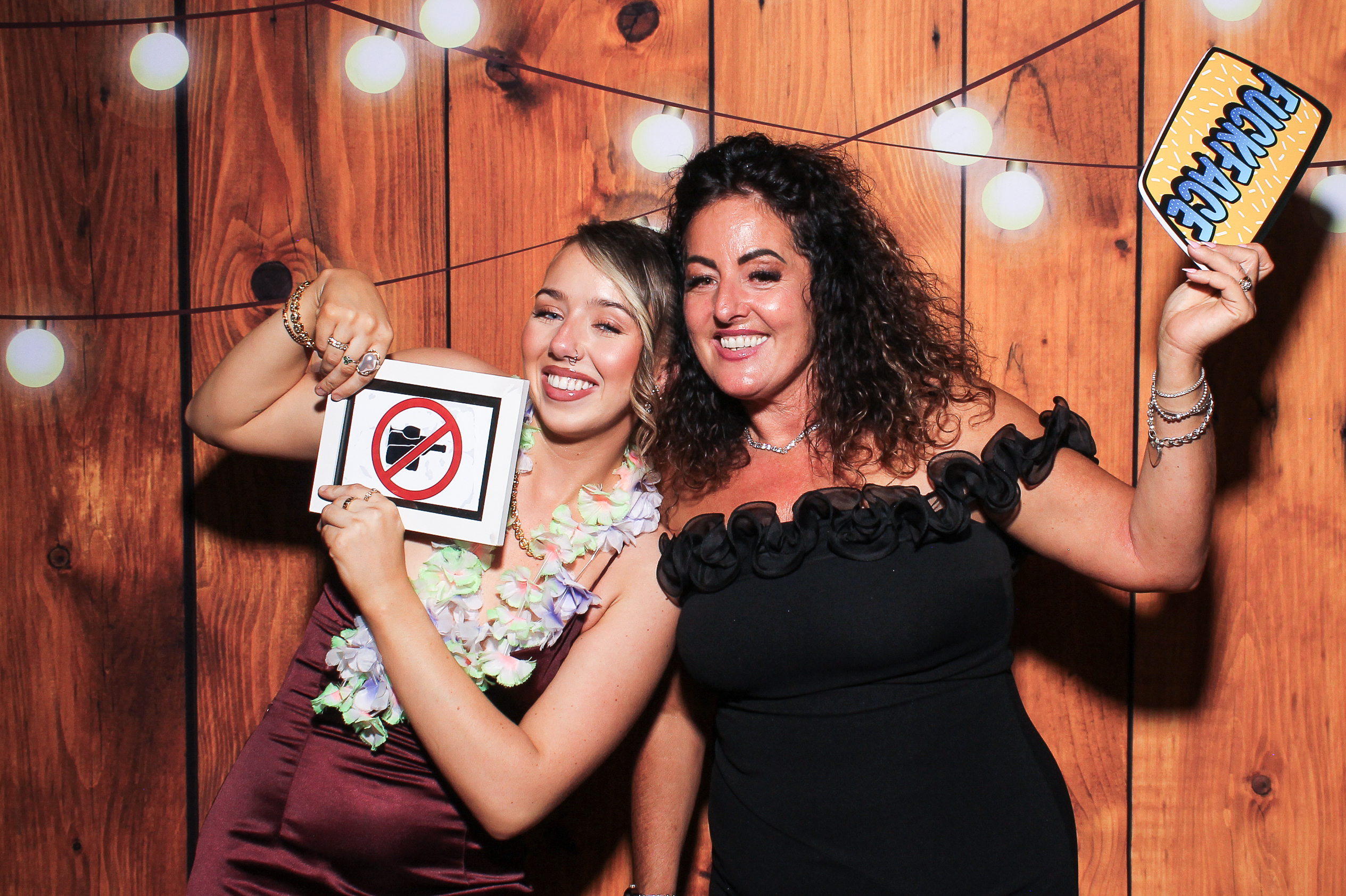 Pauline & Evan | View more photos from the event at gallery.snapmagic.ie/u/SnapMagic/Pauline-Evan