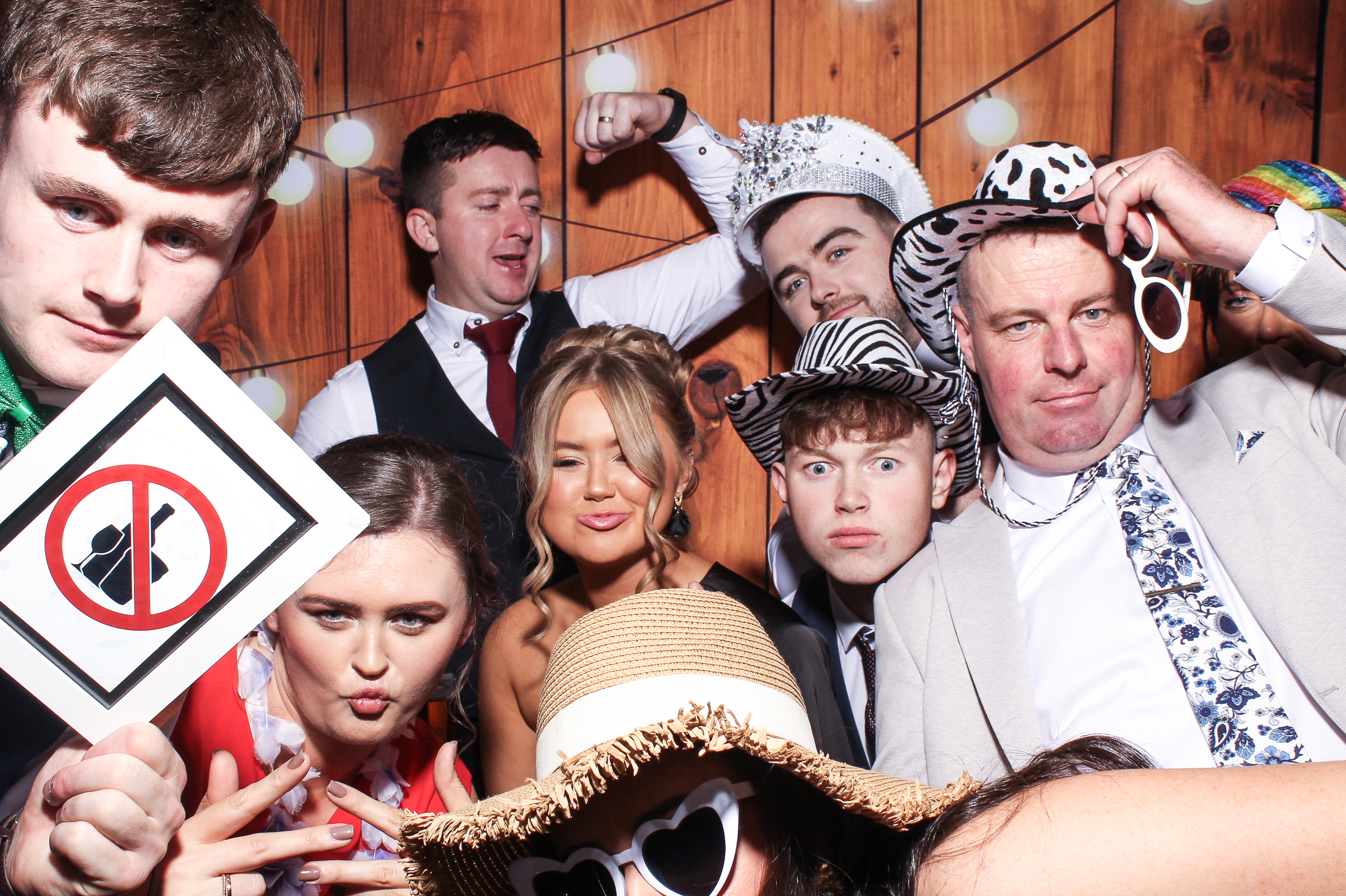 Pauline & Evan | View more photos from the event at gallery.snapmagic.ie/u/SnapMagic/Pauline-Evan