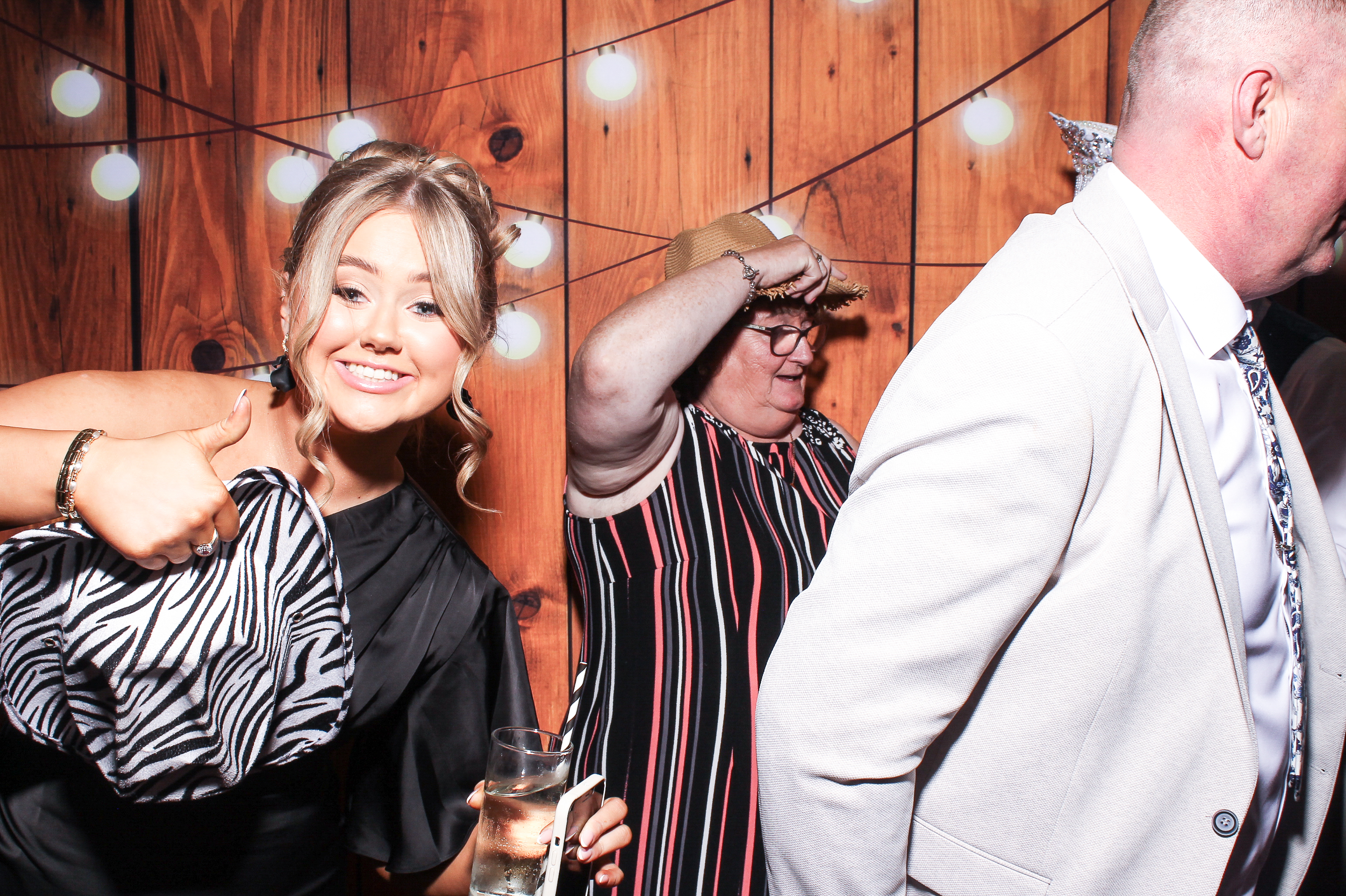 Pauline & Evan | View more photos from the event at gallery.snapmagic.ie/u/SnapMagic/Pauline-Evan