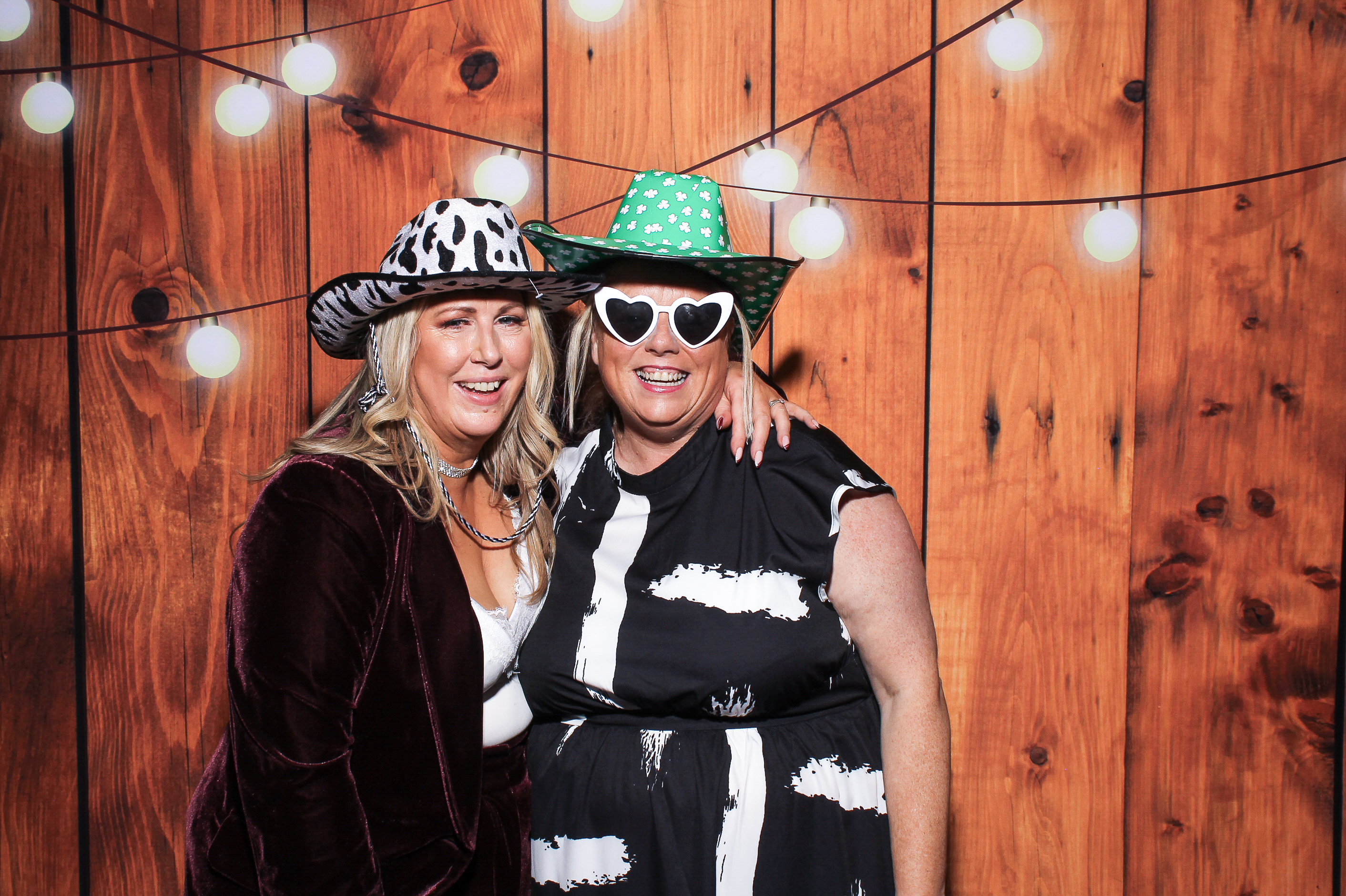 Pauline & Evan | View more photos from the event at gallery.snapmagic.ie/u/SnapMagic/Pauline-Evan