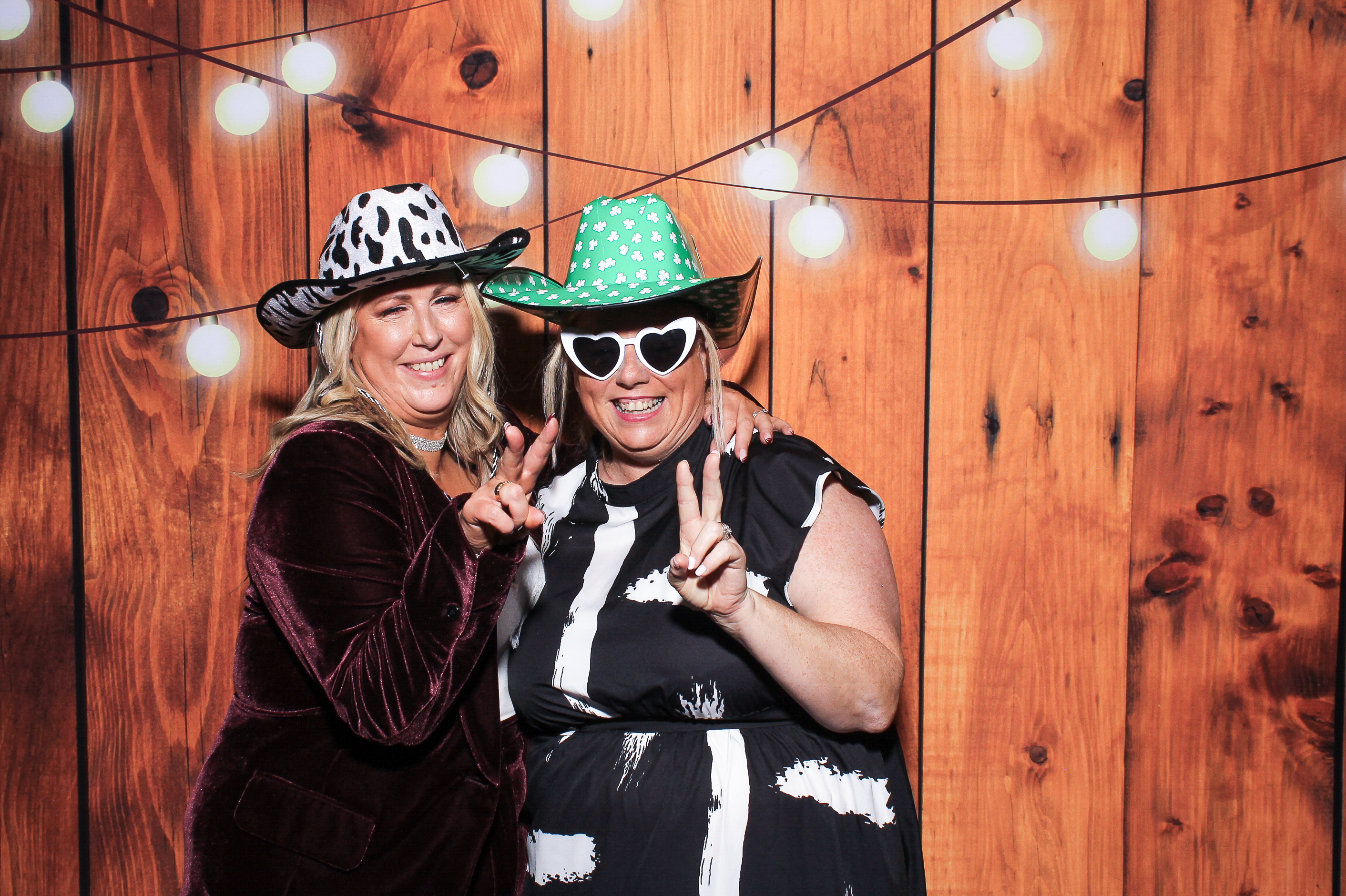 Pauline & Evan | View more photos from the event at gallery.snapmagic.ie/u/SnapMagic/Pauline-Evan