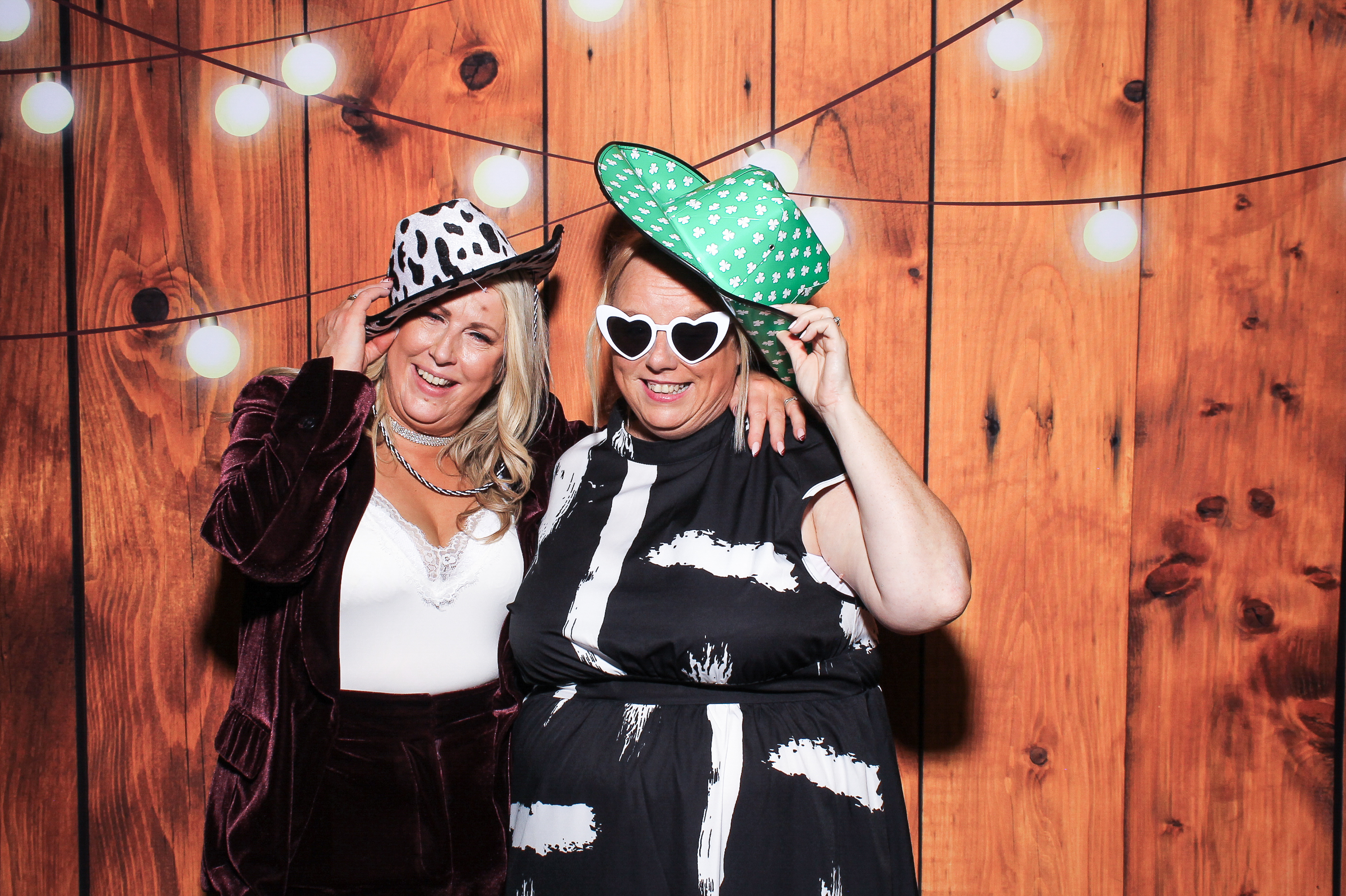 Pauline & Evan | View more photos from the event at gallery.snapmagic.ie/u/SnapMagic/Pauline-Evan