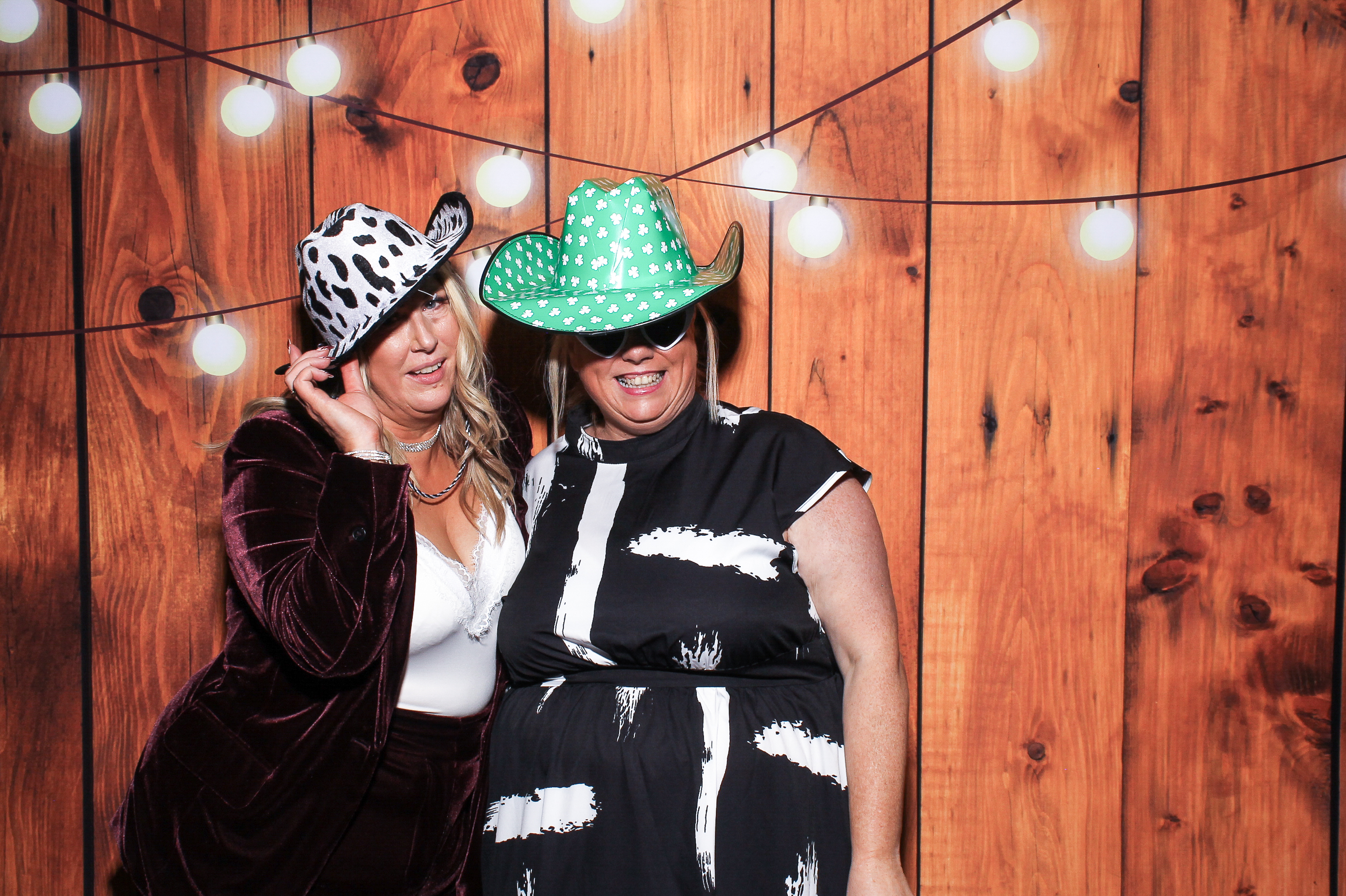 Pauline & Evan | View more photos from the event at gallery.snapmagic.ie/u/SnapMagic/Pauline-Evan