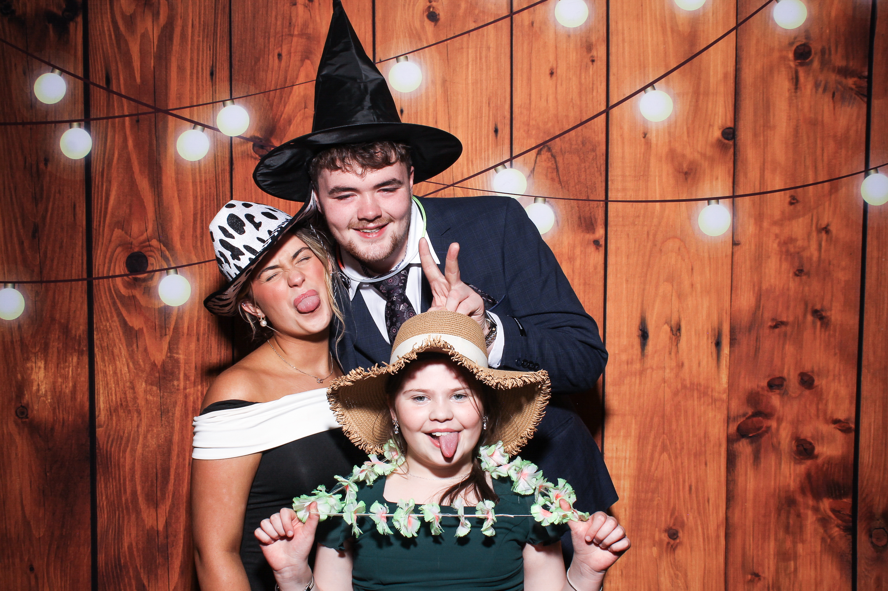 Pauline & Evan | View more photos from the event at gallery.snapmagic.ie/u/SnapMagic/Pauline-Evan