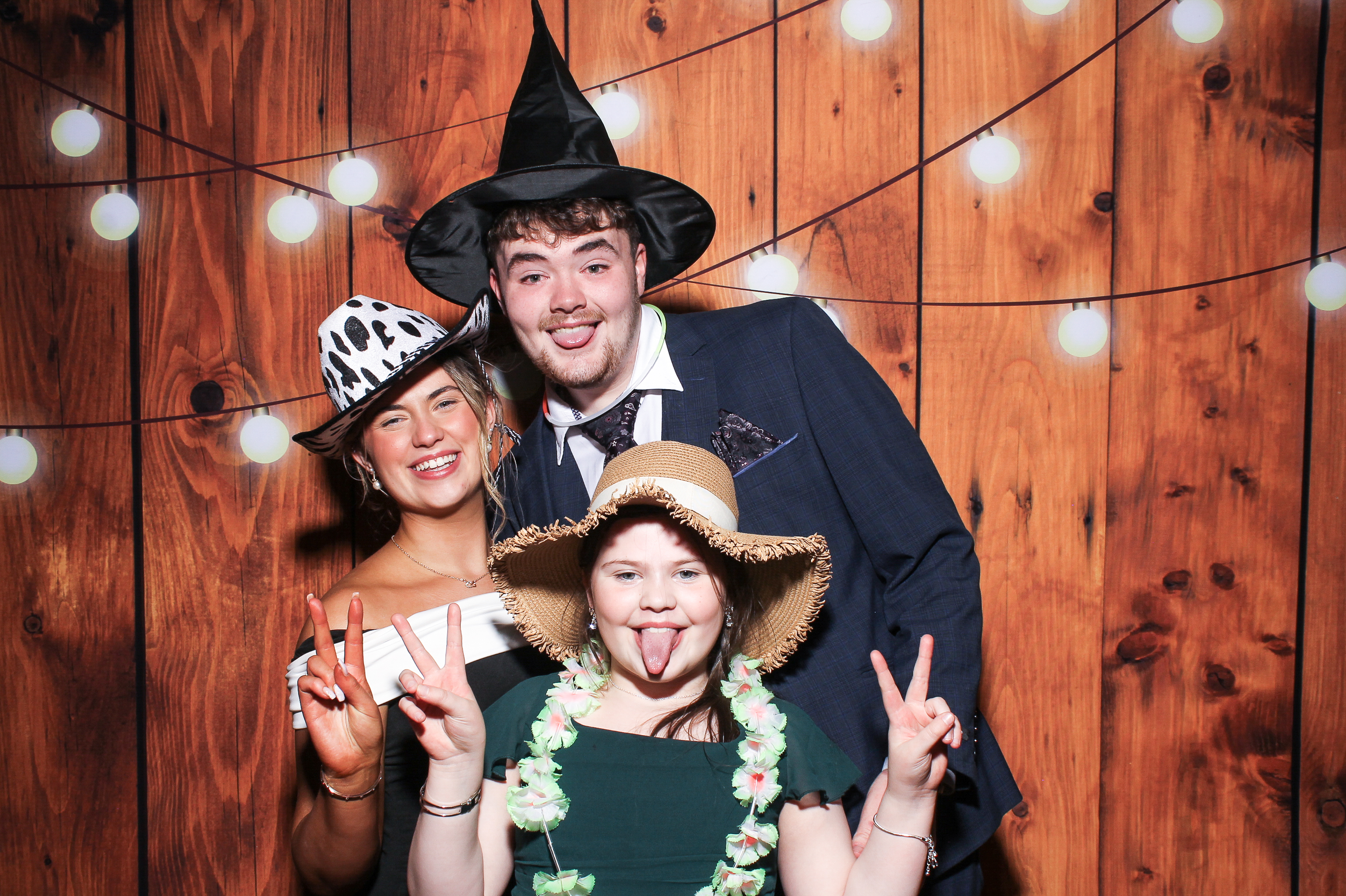 Pauline & Evan | View more photos from the event at gallery.snapmagic.ie/u/SnapMagic/Pauline-Evan