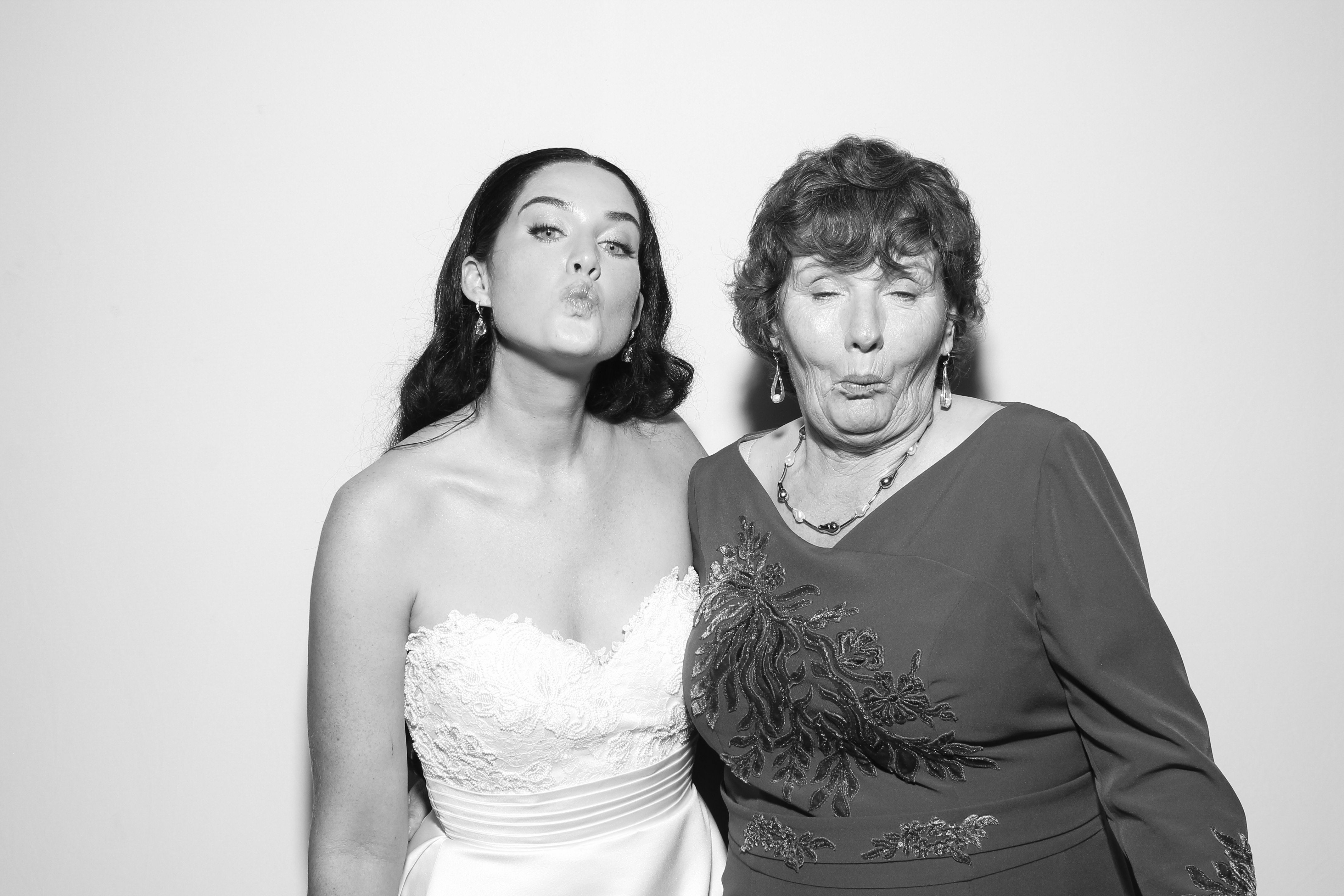 Sarah & James | View more photos from the event at gallery.snapmagic.ie/u/SnapMagic/Sarah-James