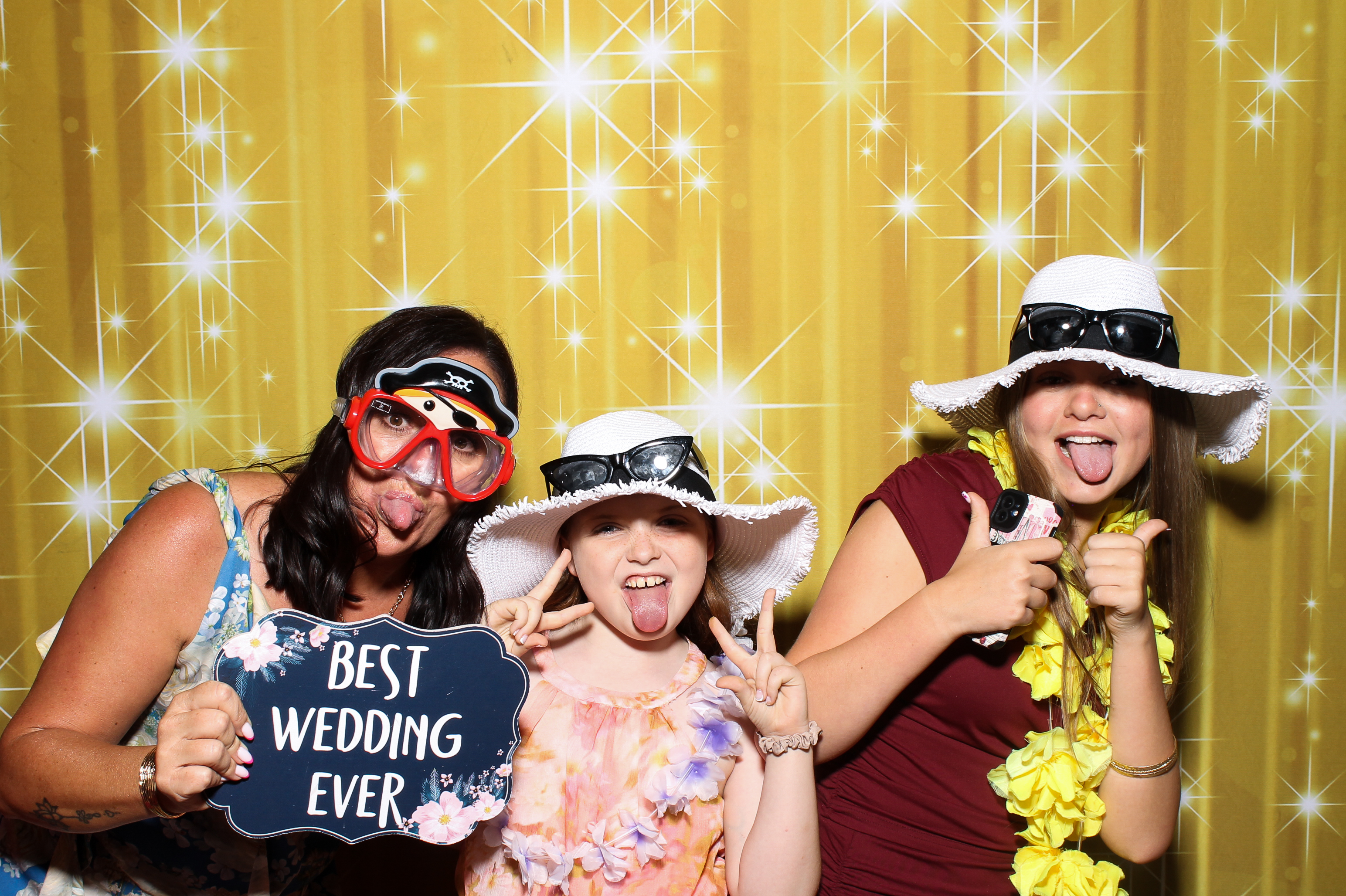 Sinead & Tom | View more photos from the event at gallery.snapmagic.ie/u/SnapMagic/Sinead-Tom