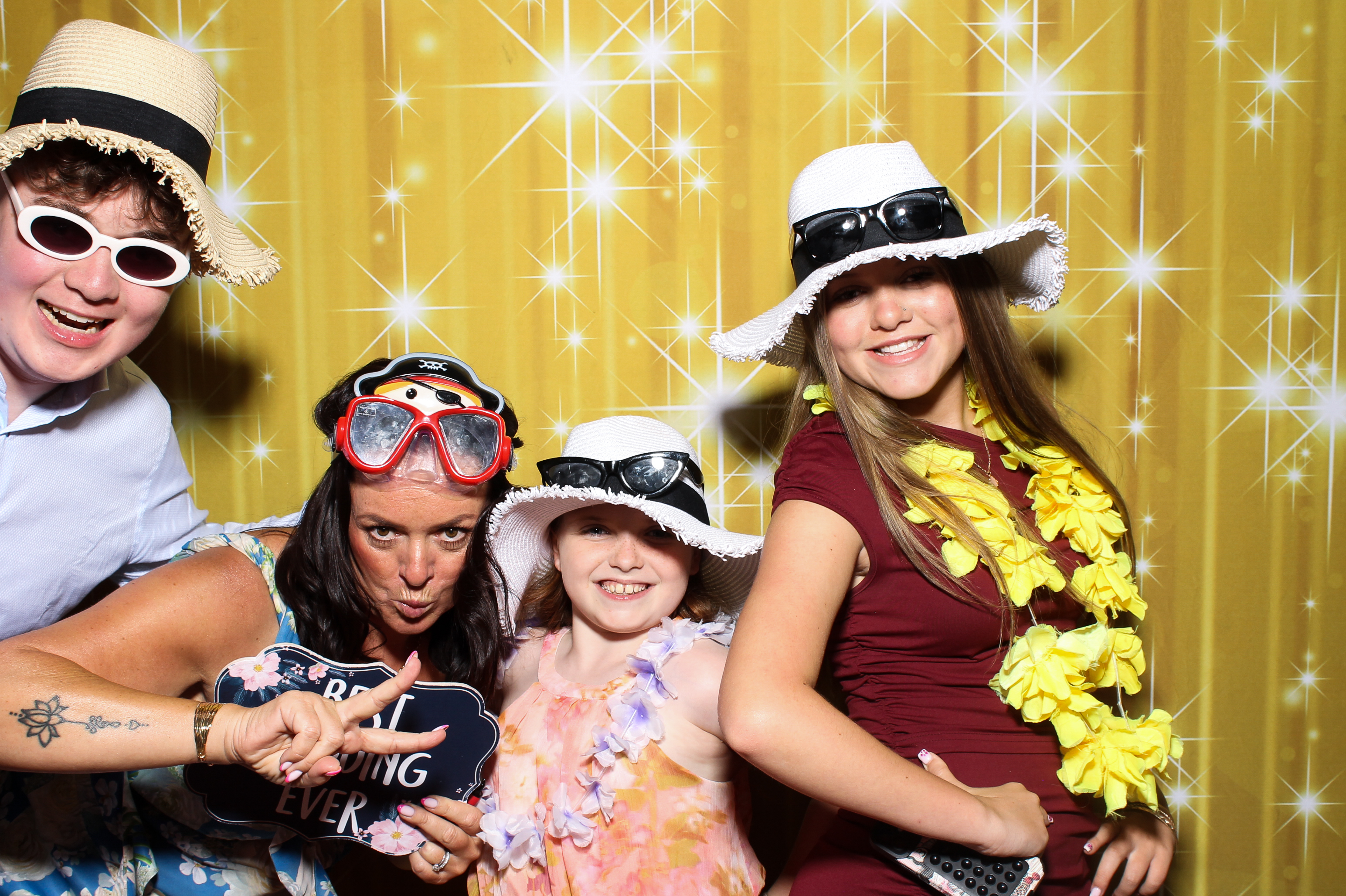 Sinead & Tom | View more photos from the event at gallery.snapmagic.ie/u/SnapMagic/Sinead-Tom