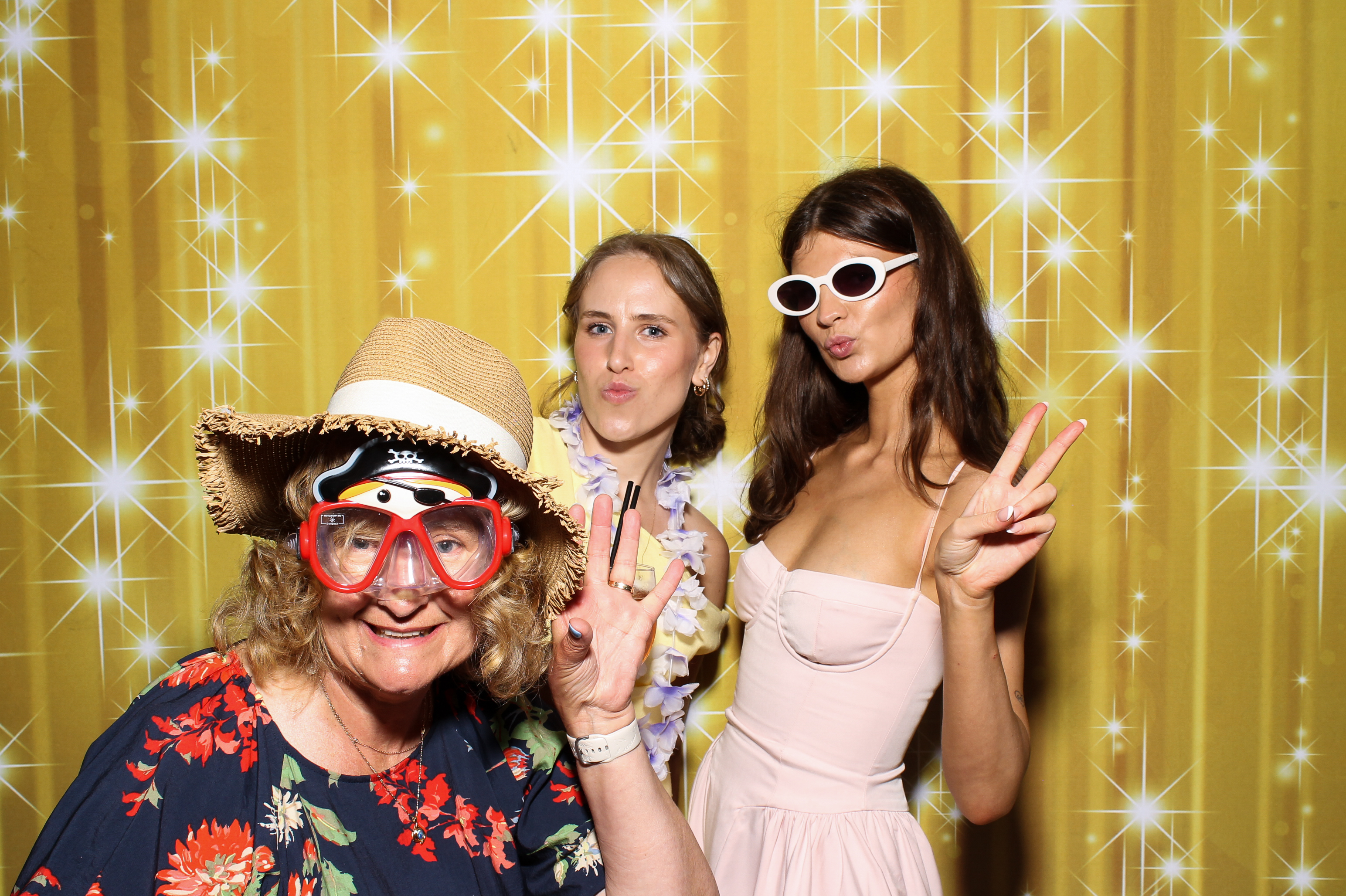 Sinead & Tom | View more photos from the event at gallery.snapmagic.ie/u/SnapMagic/Sinead-Tom