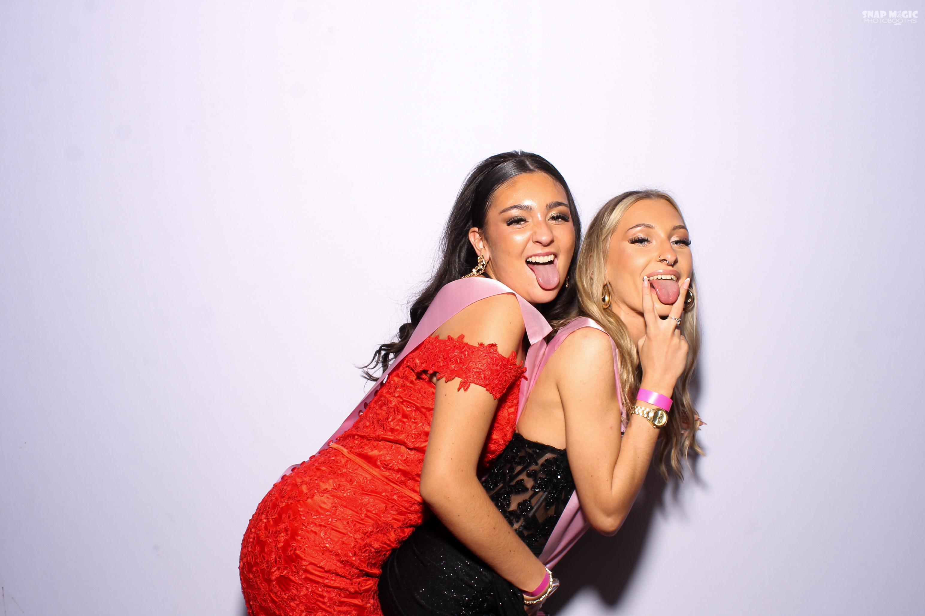 Ursuline College Debs '25 | View more photos from the event at gallery.snapmagic.ie/u/SnapMagic/Ursuline-College-Debs-25