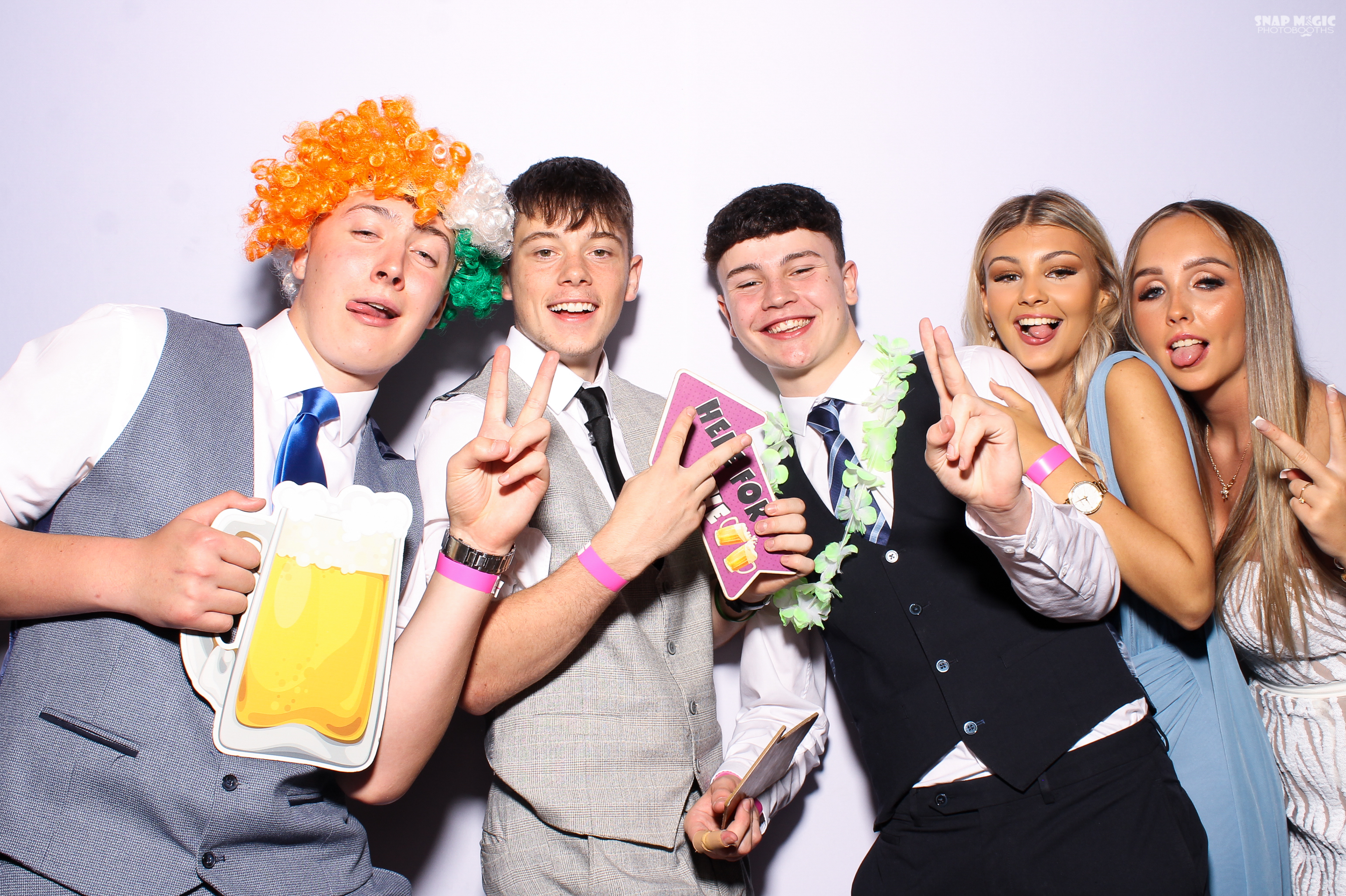 Ursuline College Debs '25 | View more photos from the event at gallery.snapmagic.ie/u/SnapMagic/Ursuline-College-Debs-25