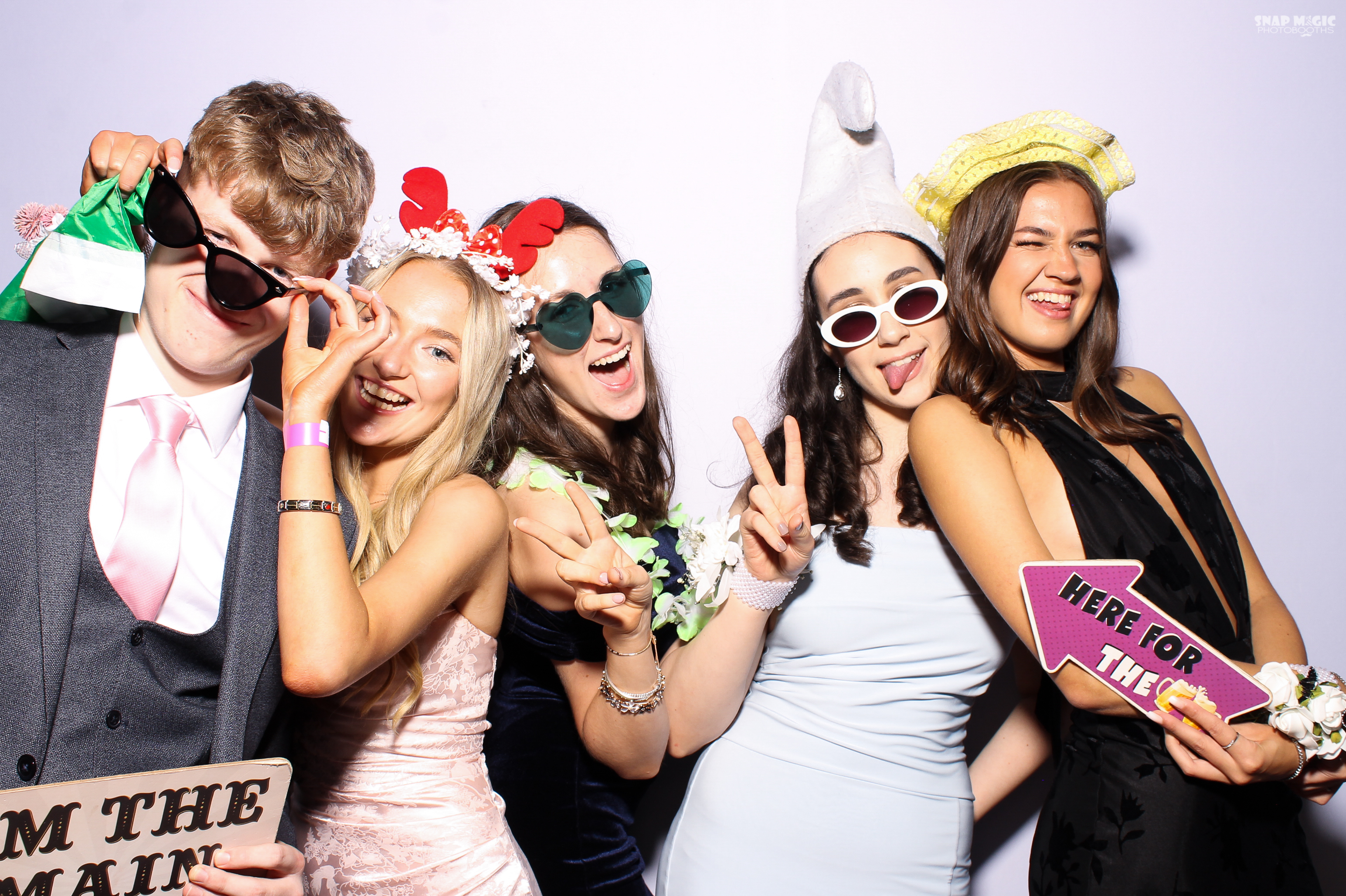 Ursuline College Debs '25 | View more photos from the event at gallery.snapmagic.ie/u/SnapMagic/Ursuline-College-Debs-25