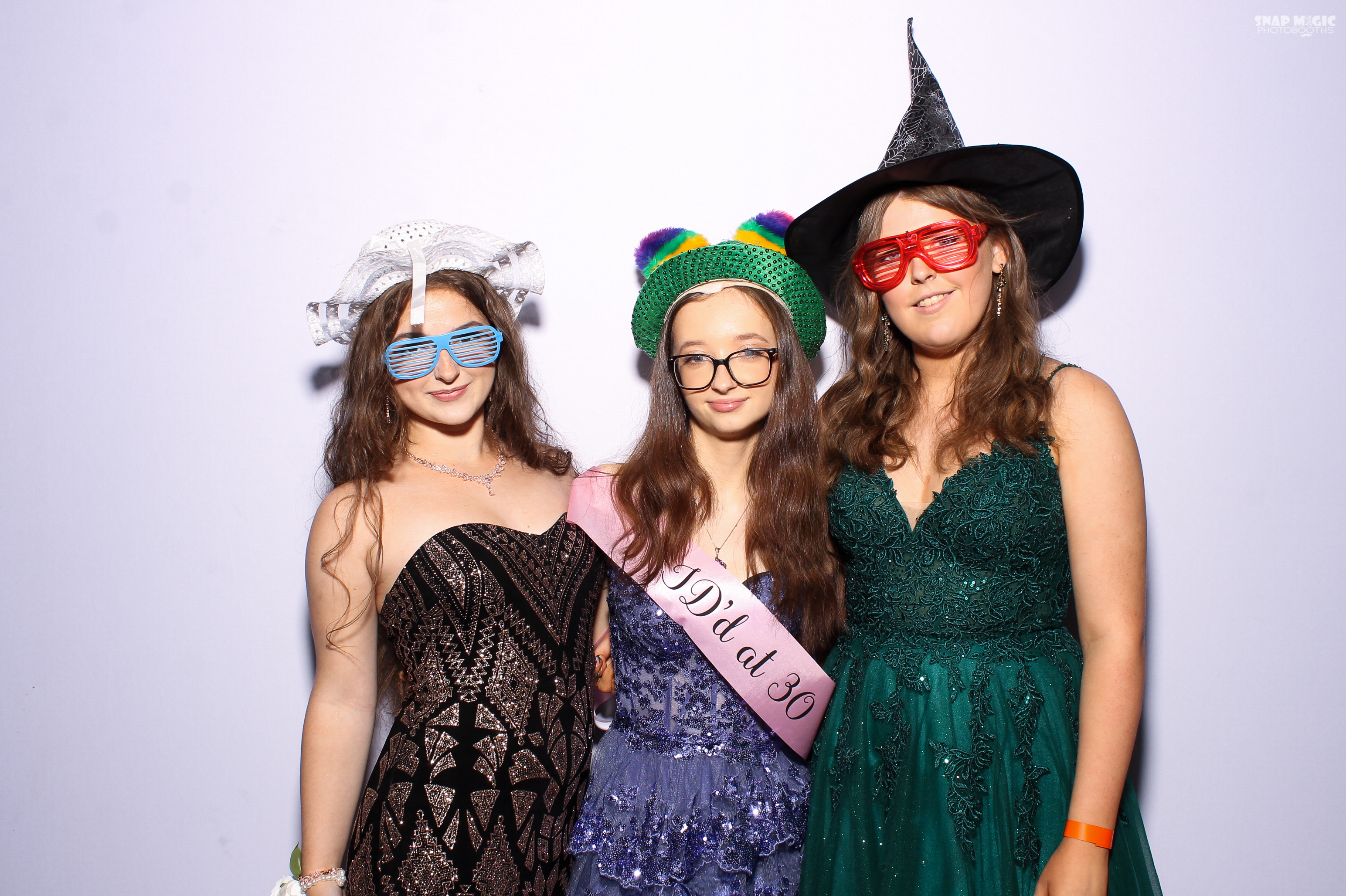 Ursuline College Debs '25 | View more photos from the event at gallery.snapmagic.ie/u/SnapMagic/Ursuline-College-Debs-25