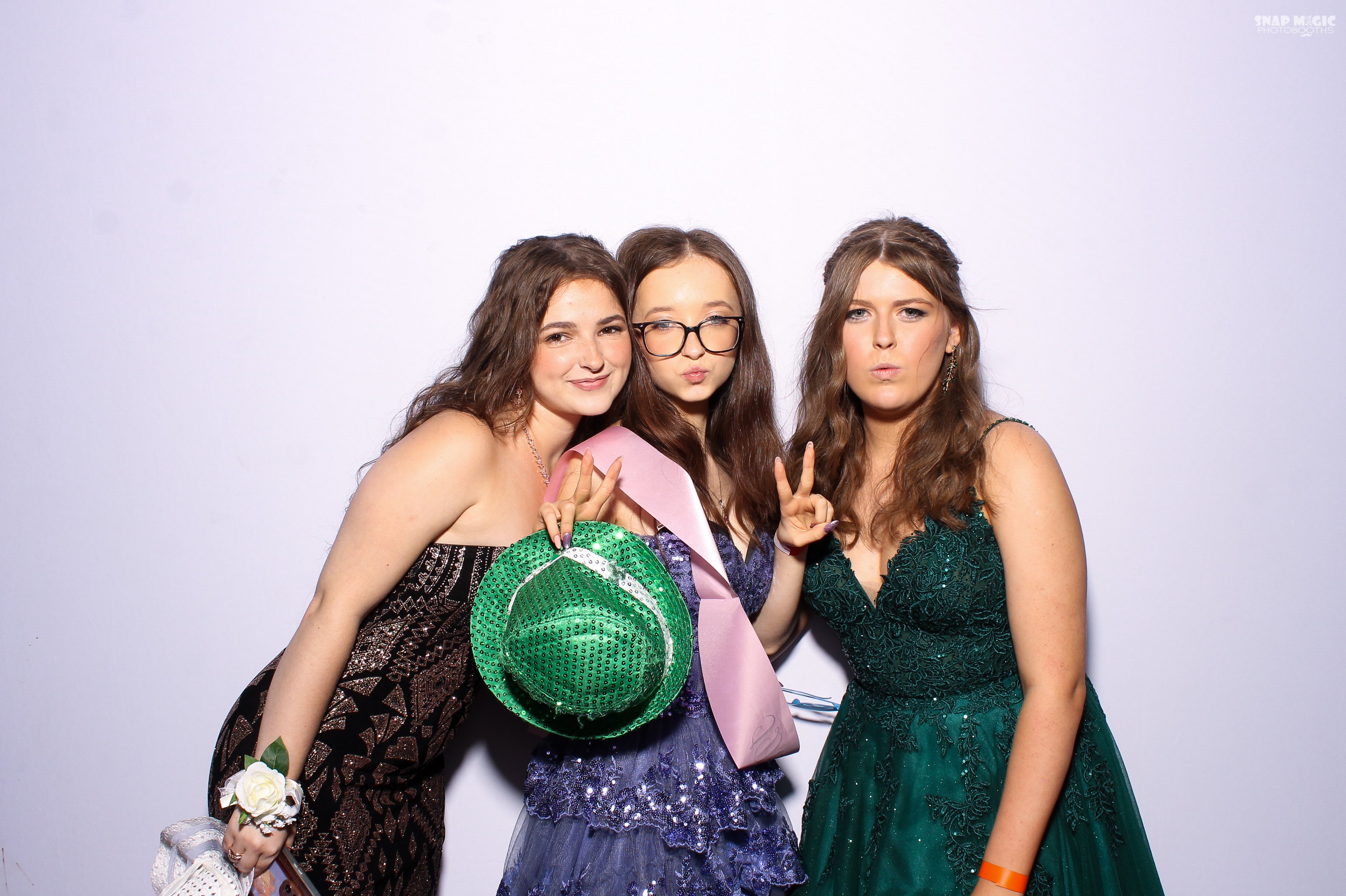 Ursuline College Debs '25 | View more photos from the event at gallery.snapmagic.ie/u/SnapMagic/Ursuline-College-Debs-25