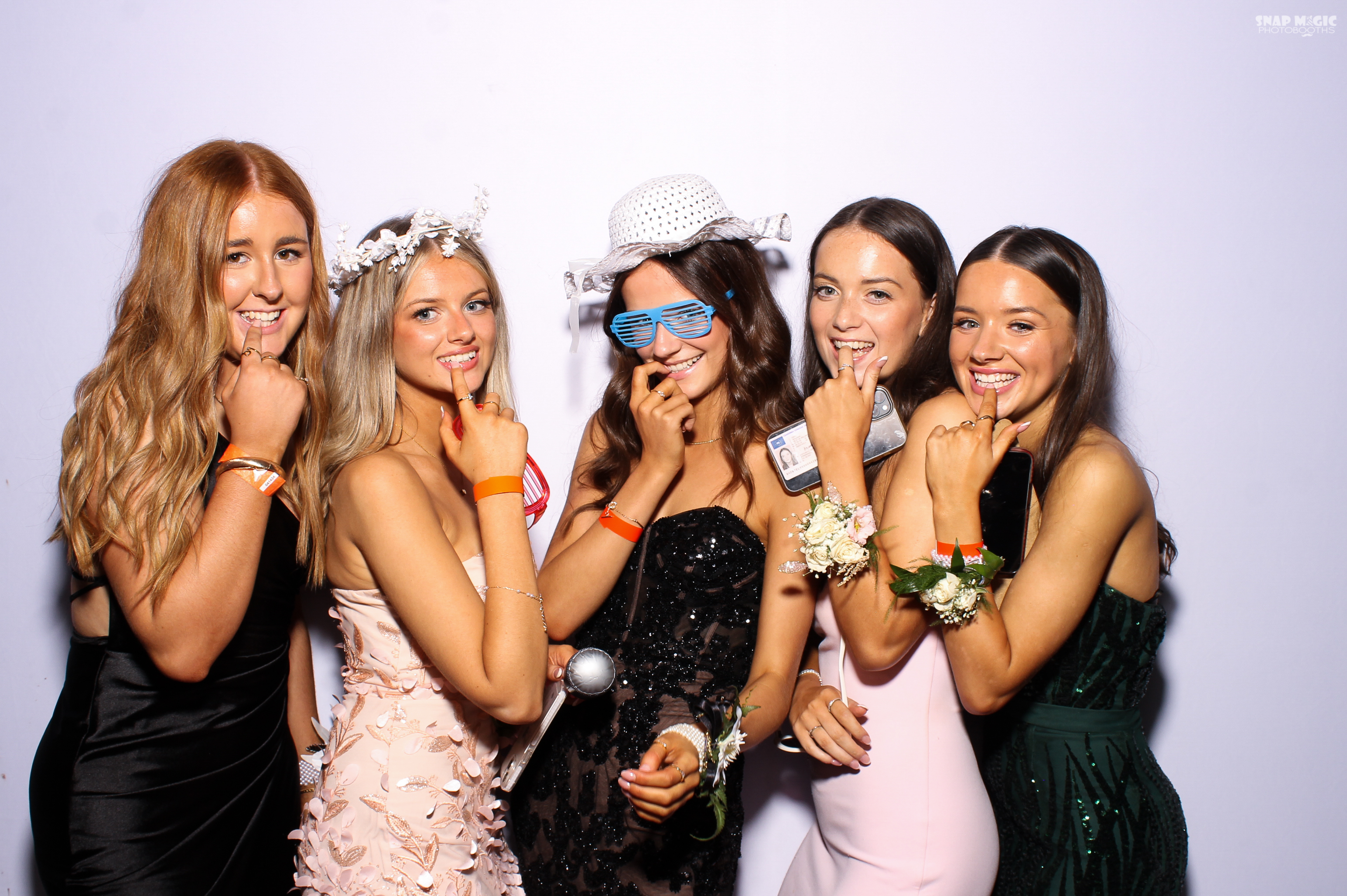 Ursuline College Debs '25 | View more photos from the event at gallery.snapmagic.ie/u/SnapMagic/Ursuline-College-Debs-25