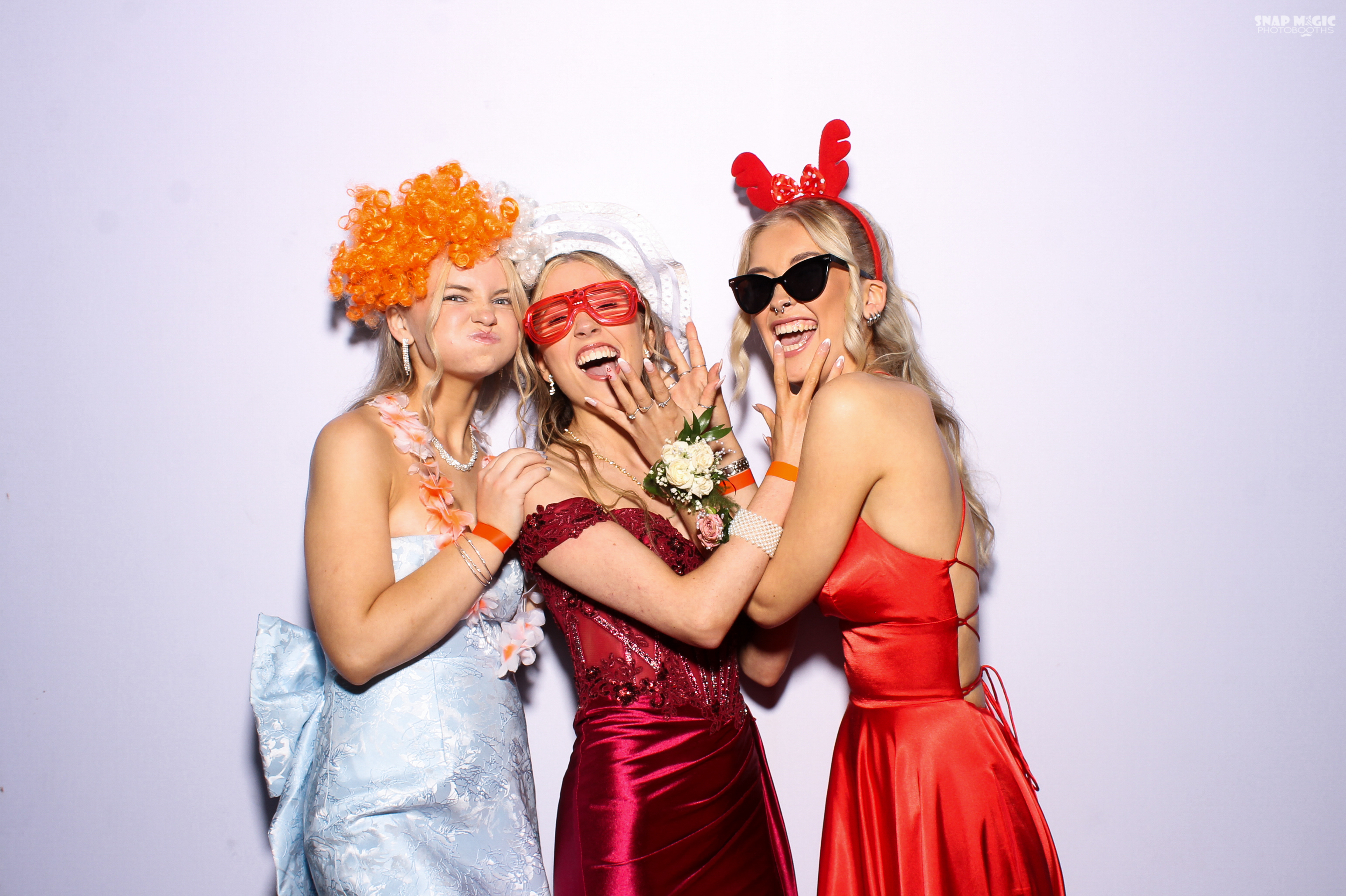 Ursuline College Debs '25 | View more photos from the event at gallery.snapmagic.ie/u/SnapMagic/Ursuline-College-Debs-25