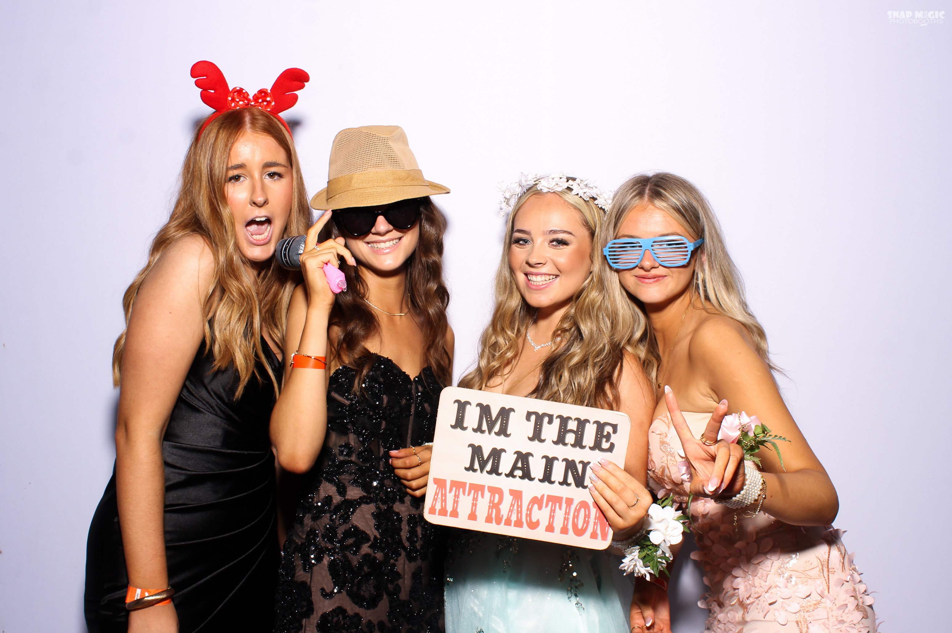 Ursuline College Debs '25 | View more photos from the event at gallery.snapmagic.ie/u/SnapMagic/Ursuline-College-Debs-25