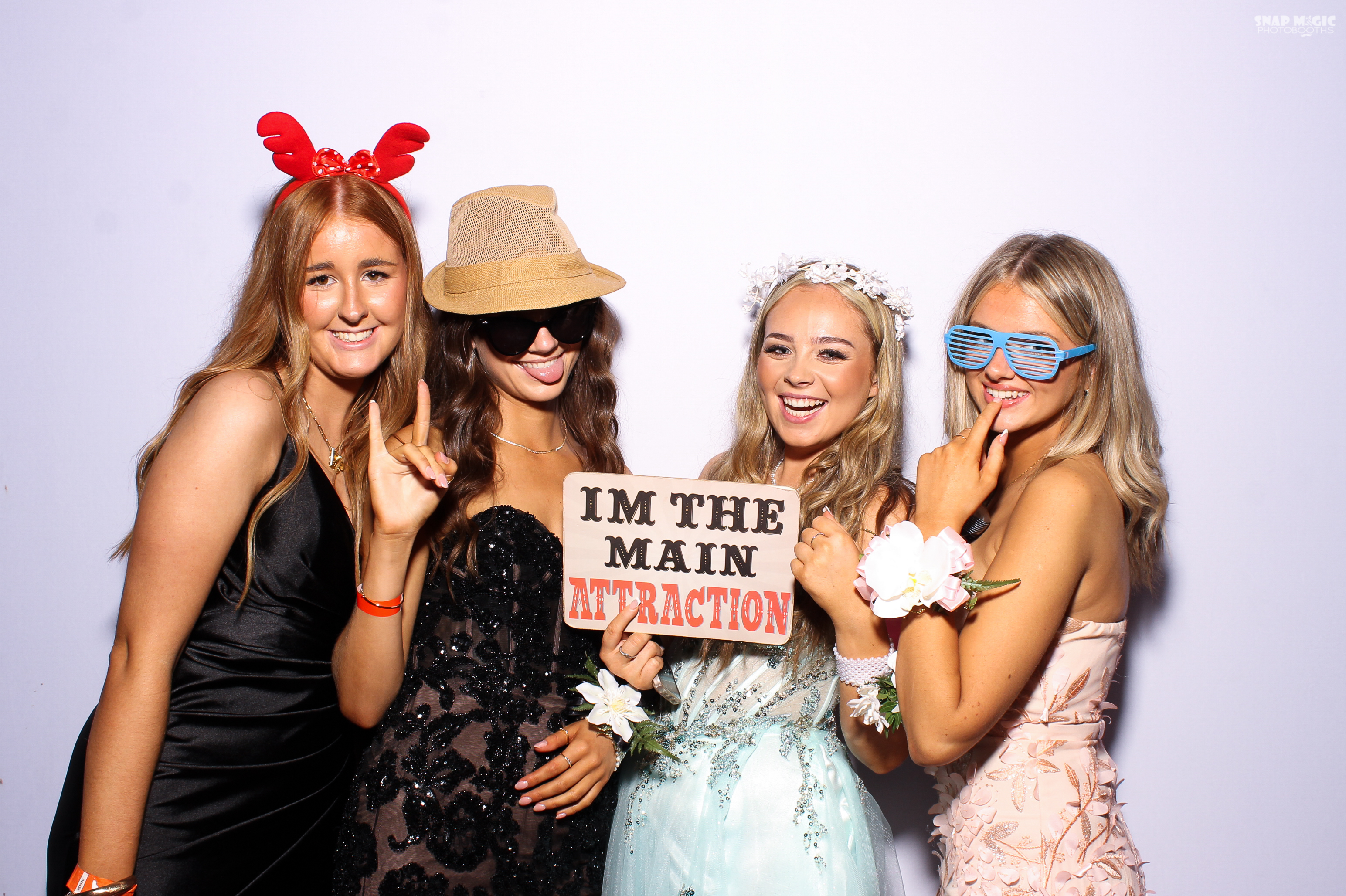 Ursuline College Debs '25 | View more photos from the event at gallery.snapmagic.ie/u/SnapMagic/Ursuline-College-Debs-25