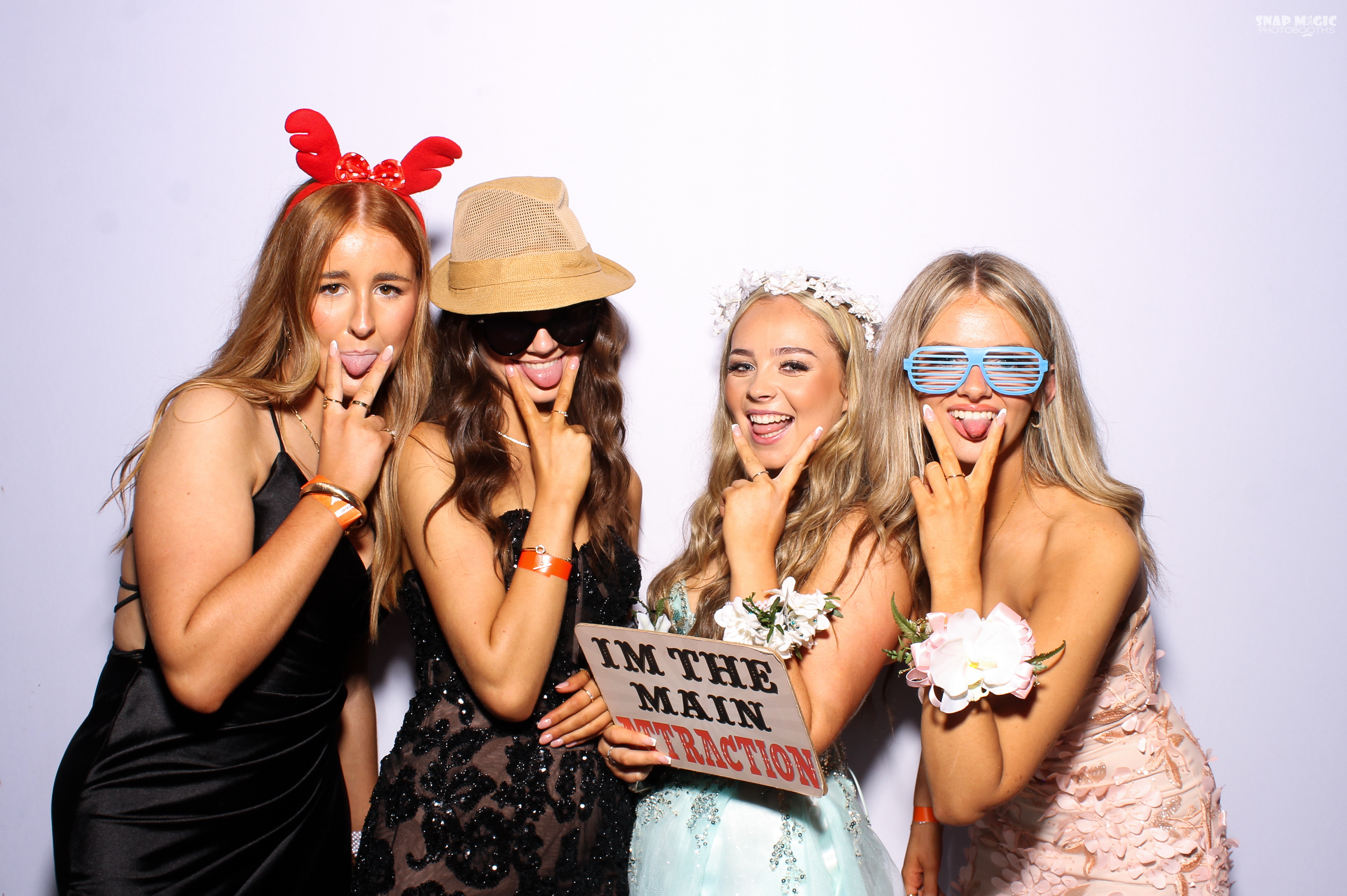 Ursuline College Debs '25 | View more photos from the event at gallery.snapmagic.ie/u/SnapMagic/Ursuline-College-Debs-25