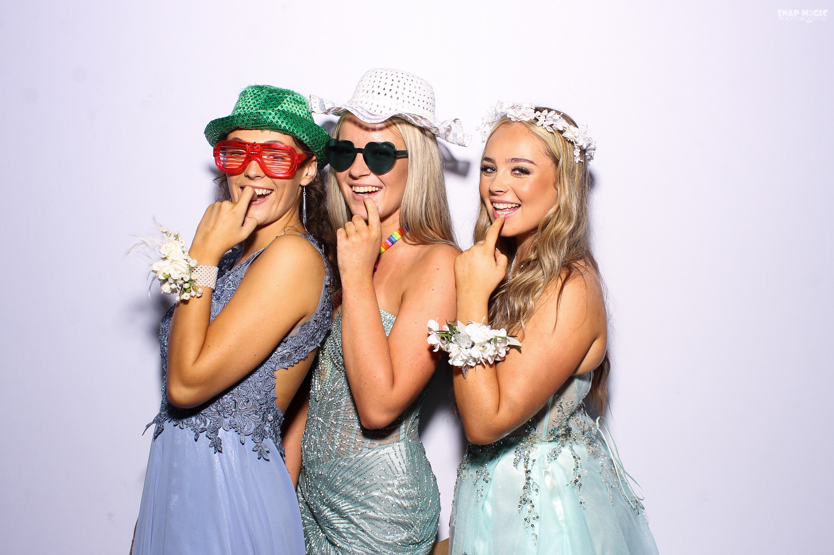 Ursuline College Debs '25 | View more photos from the event at gallery.snapmagic.ie/u/SnapMagic/Ursuline-College-Debs-25
