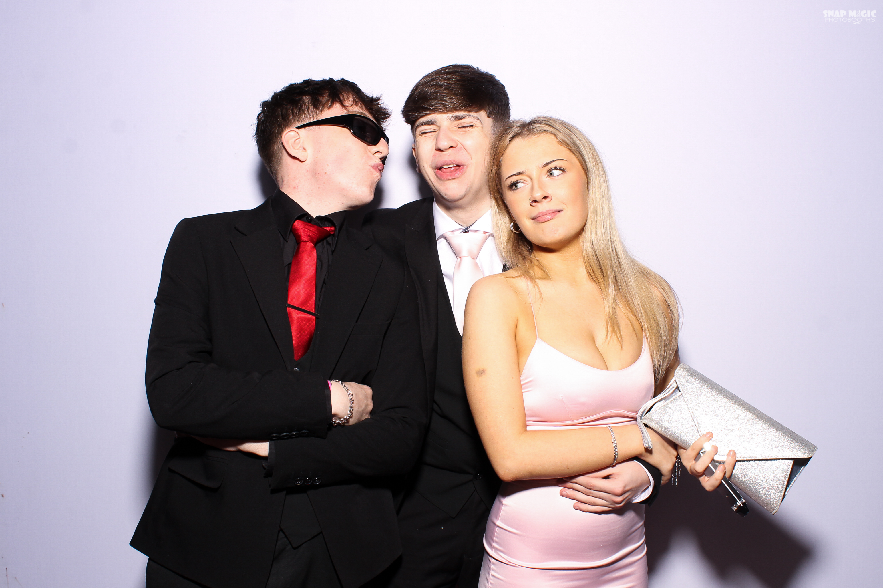 Ursuline College Debs '25 | View more photos from the event at gallery.snapmagic.ie/u/SnapMagic/Ursuline-College-Debs-25