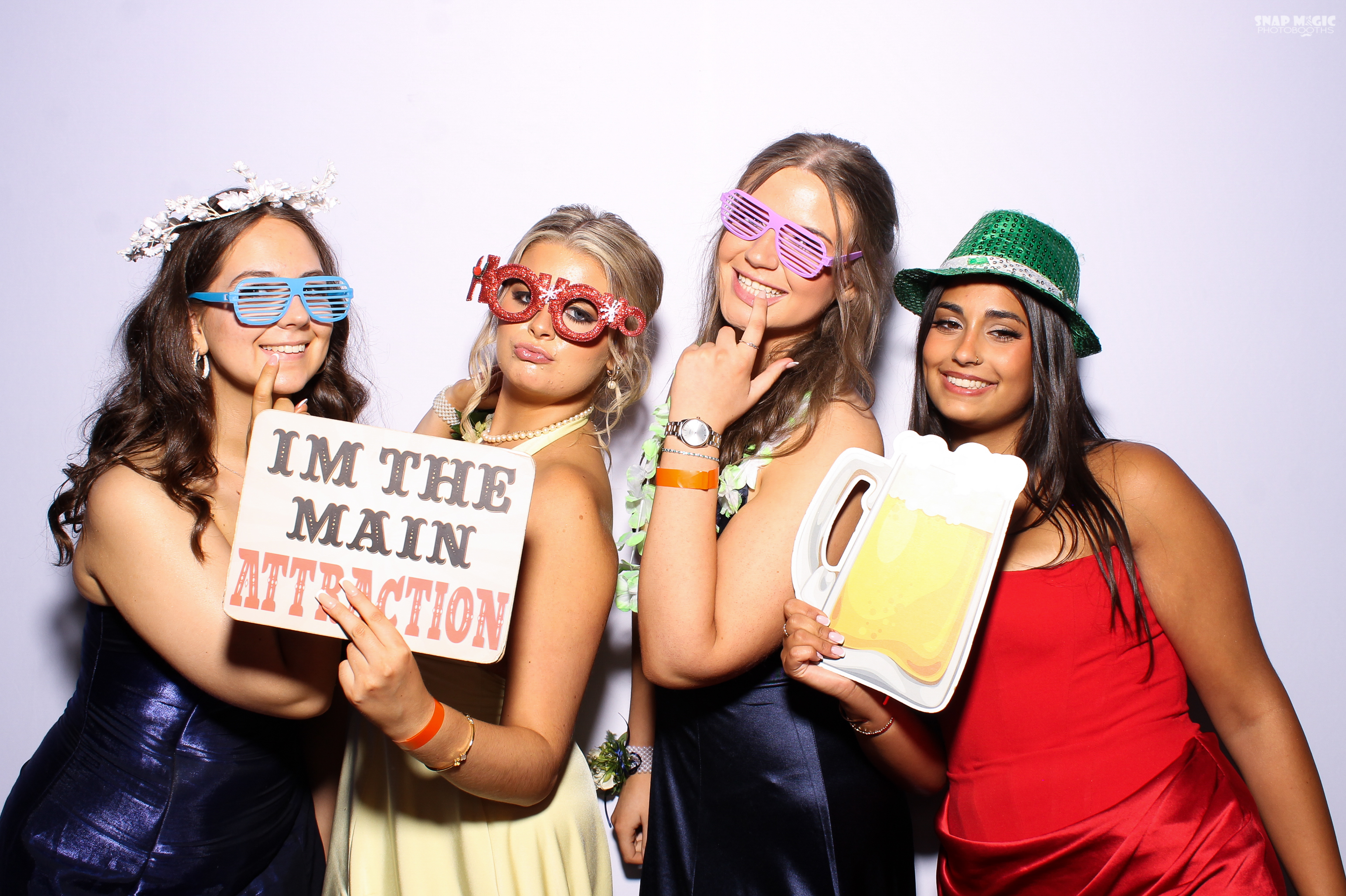 Ursuline College Debs '25 | View more photos from the event at gallery.snapmagic.ie/u/SnapMagic/Ursuline-College-Debs-25