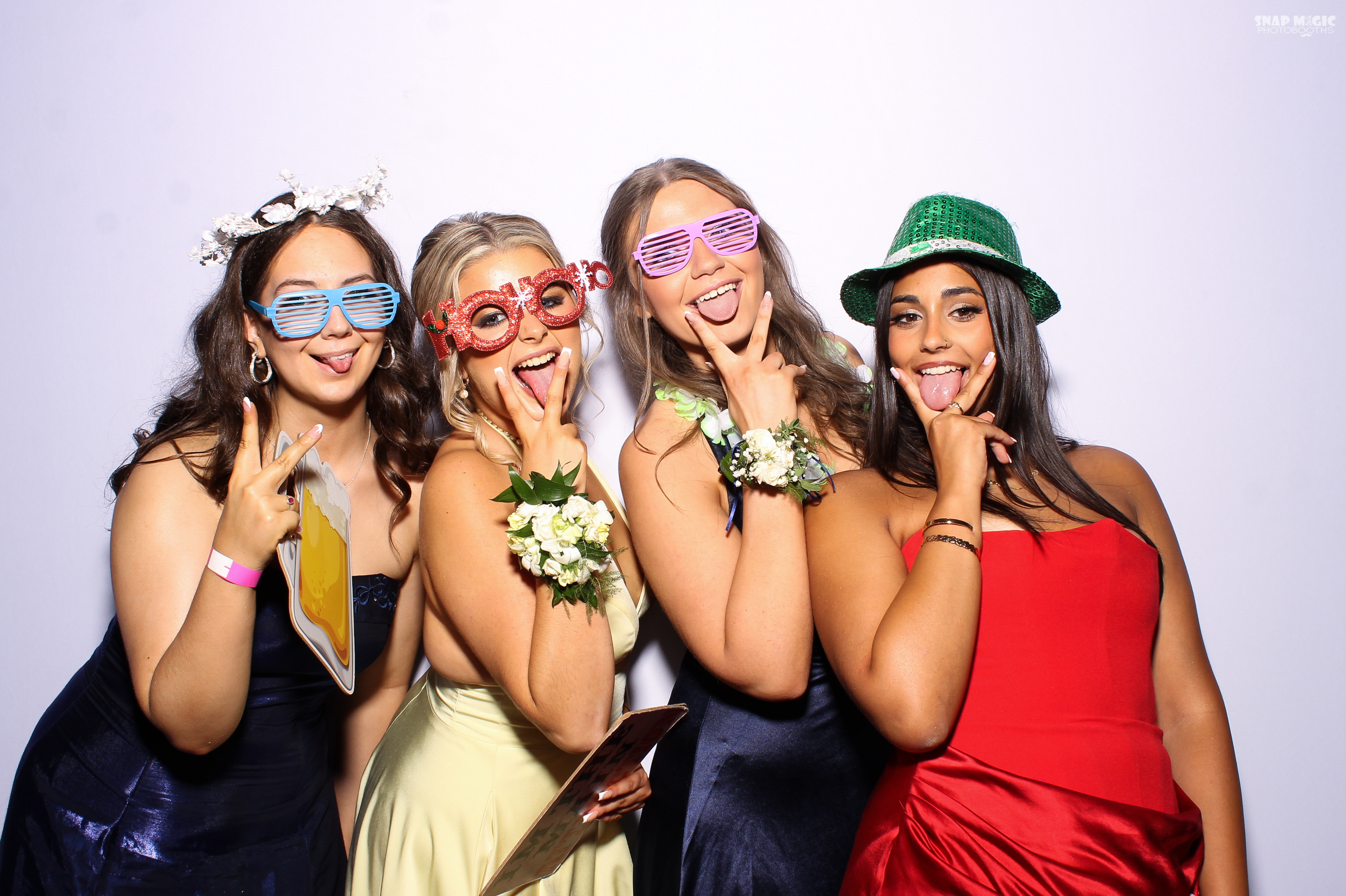 Ursuline College Debs '25 | View more photos from the event at gallery.snapmagic.ie/u/SnapMagic/Ursuline-College-Debs-25
