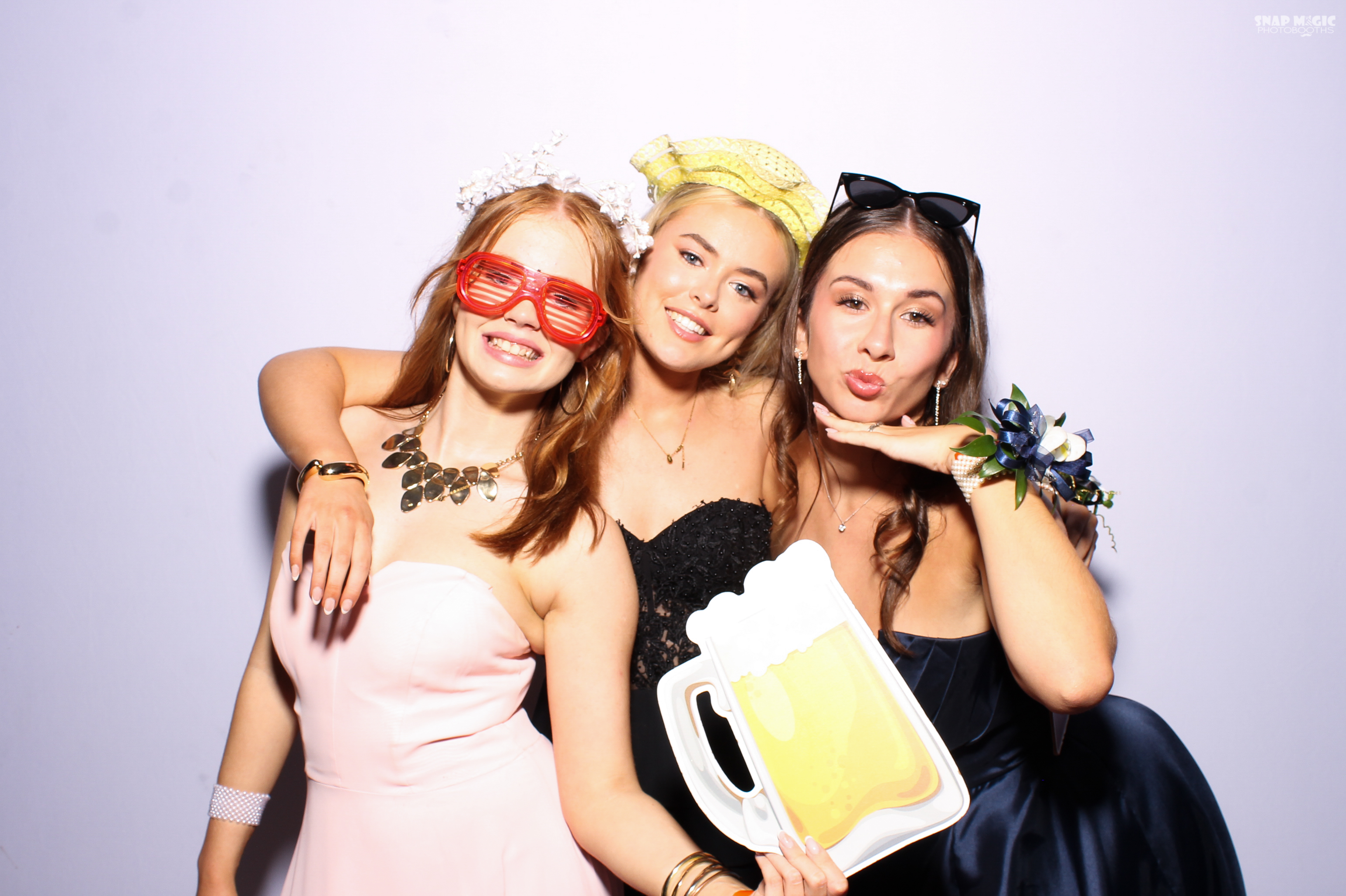Ursuline College Debs '25 | View more photos from the event at gallery.snapmagic.ie/u/SnapMagic/Ursuline-College-Debs-25