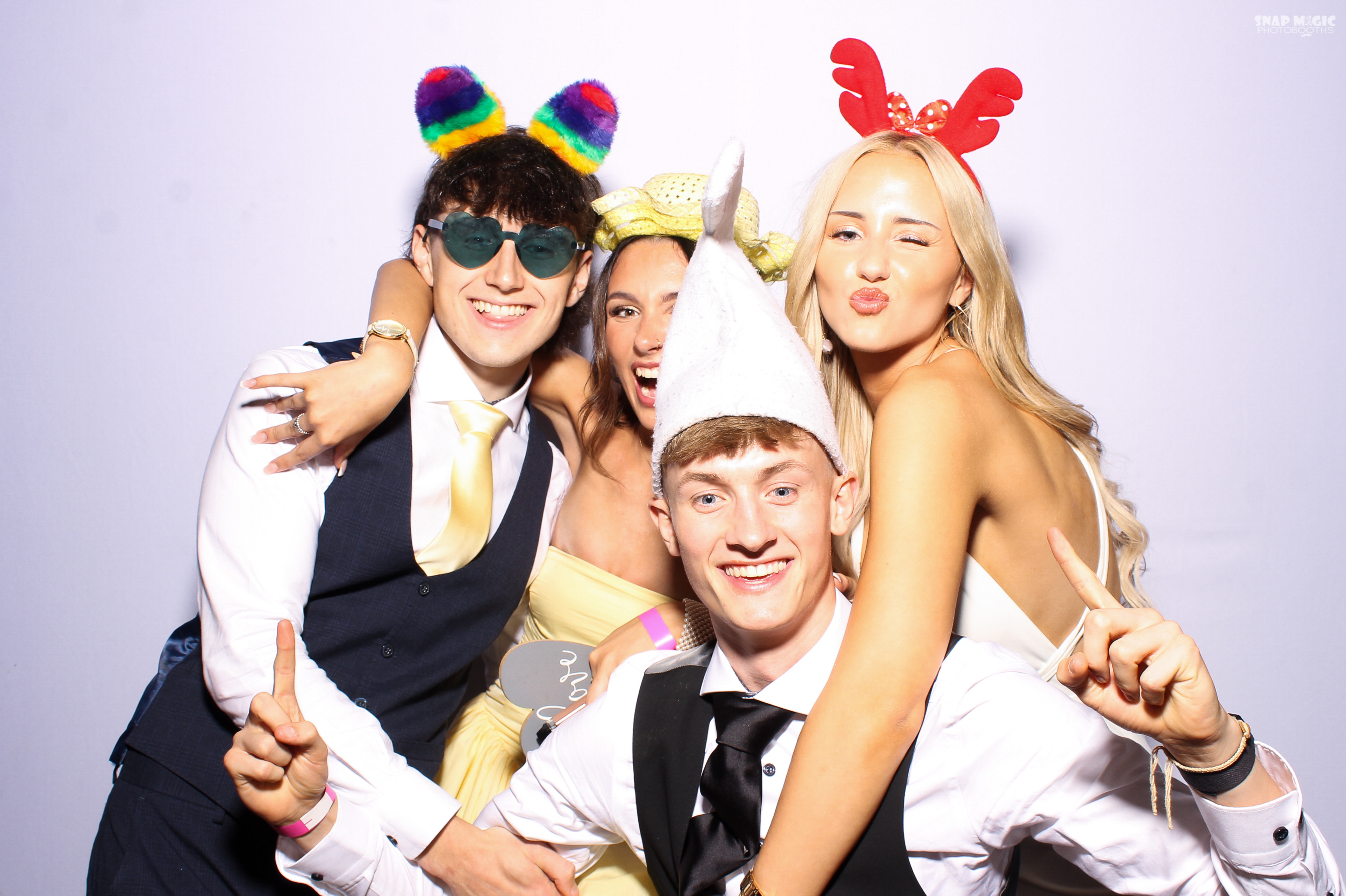 Ursuline College Debs '25 | View more photos from the event at gallery.snapmagic.ie/u/SnapMagic/Ursuline-College-Debs-25