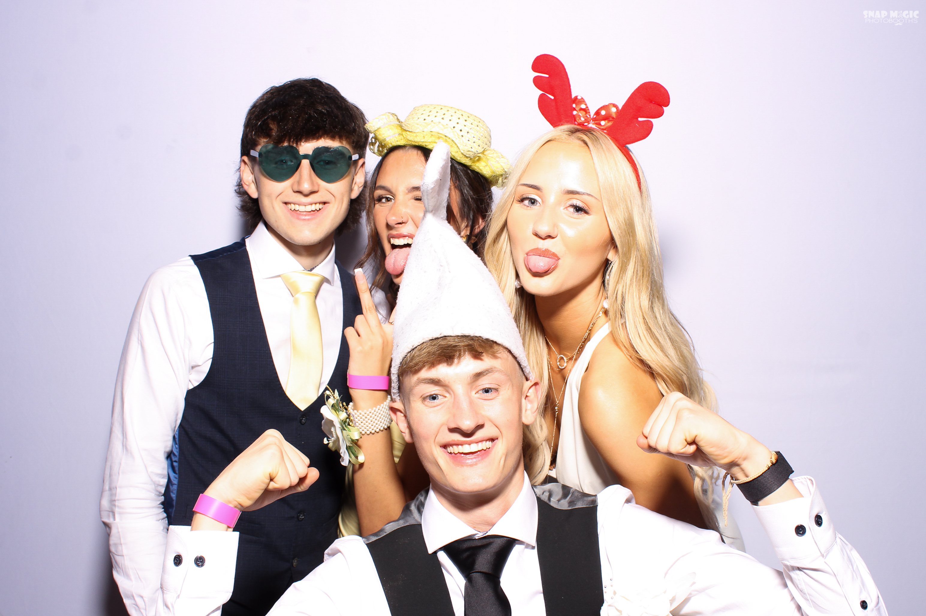 Ursuline College Debs '25 | View more photos from the event at gallery.snapmagic.ie/u/SnapMagic/Ursuline-College-Debs-25
