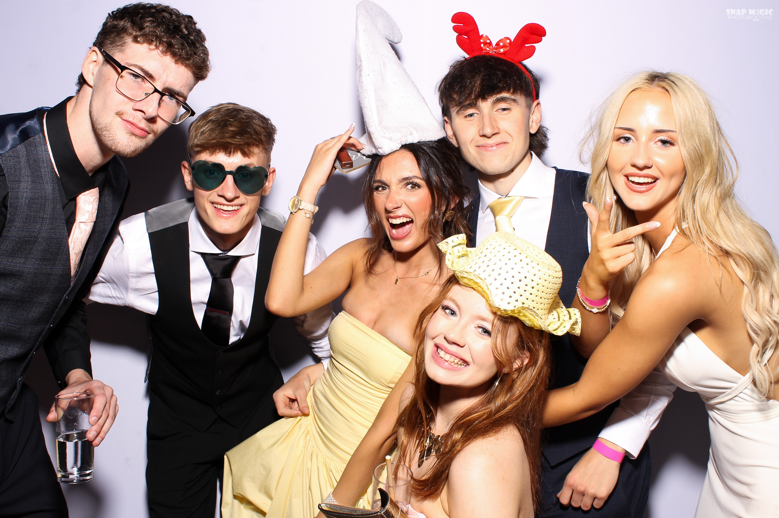 Ursuline College Debs '25 | View more photos from the event at gallery.snapmagic.ie/u/SnapMagic/Ursuline-College-Debs-25