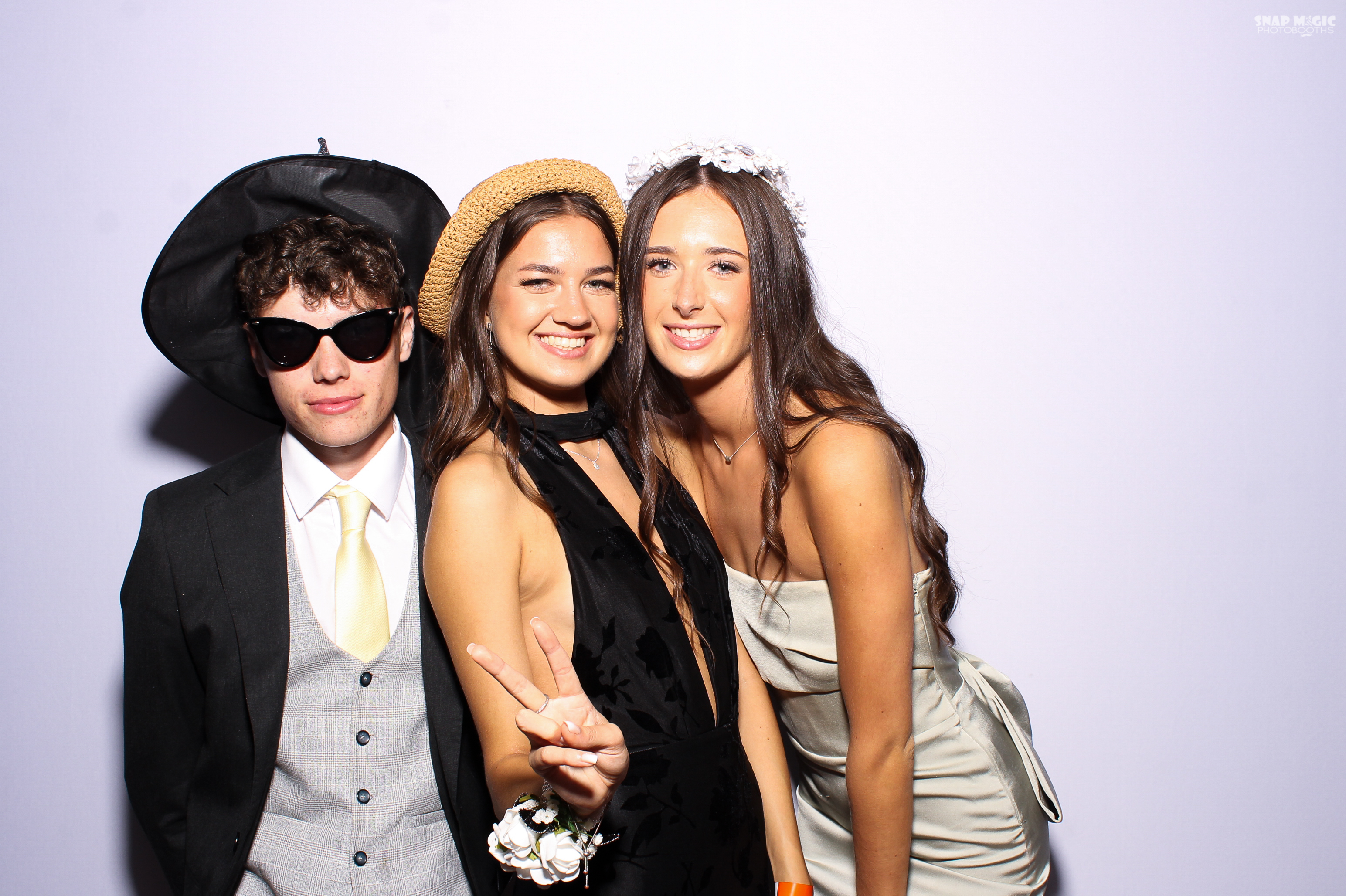Ursuline College Debs '25 | View more photos from the event at gallery.snapmagic.ie/u/SnapMagic/Ursuline-College-Debs-25